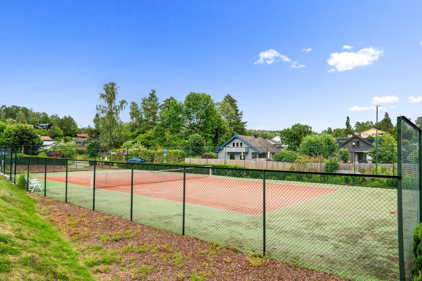 Sameiets private tennisbane Galleribilde