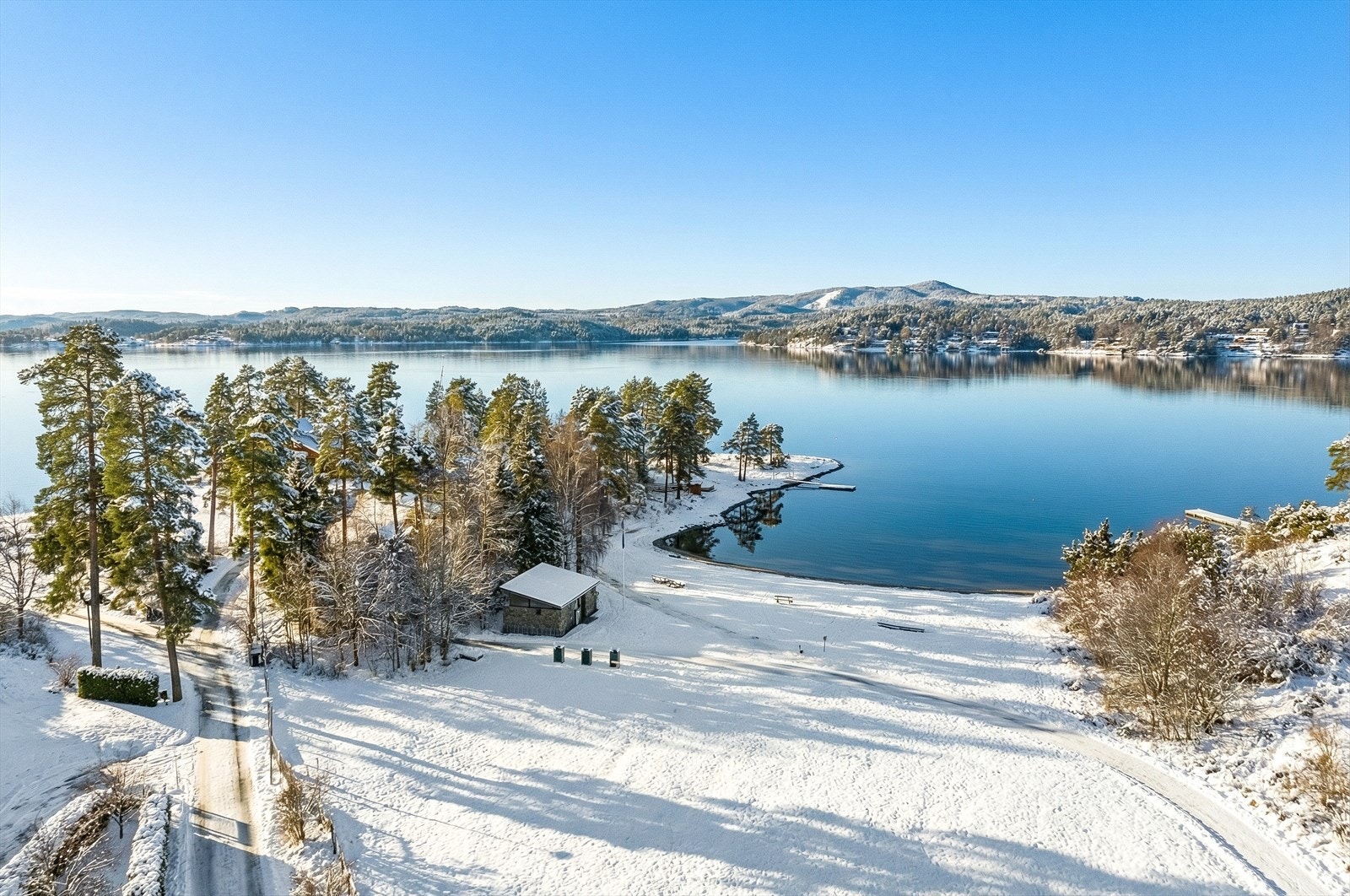 Friareale med strand, lekeplass, skog etc. Galleribilde