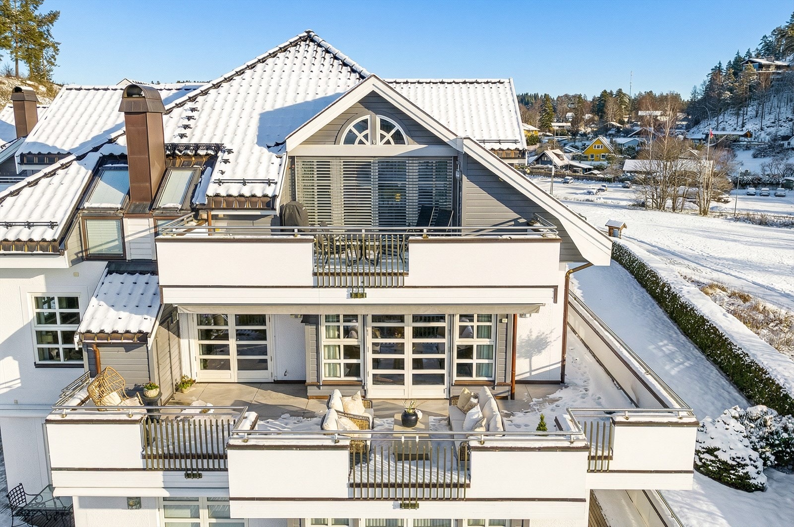 Bildet viser terrasseareal på del 1 av leiligheten Galleribilde