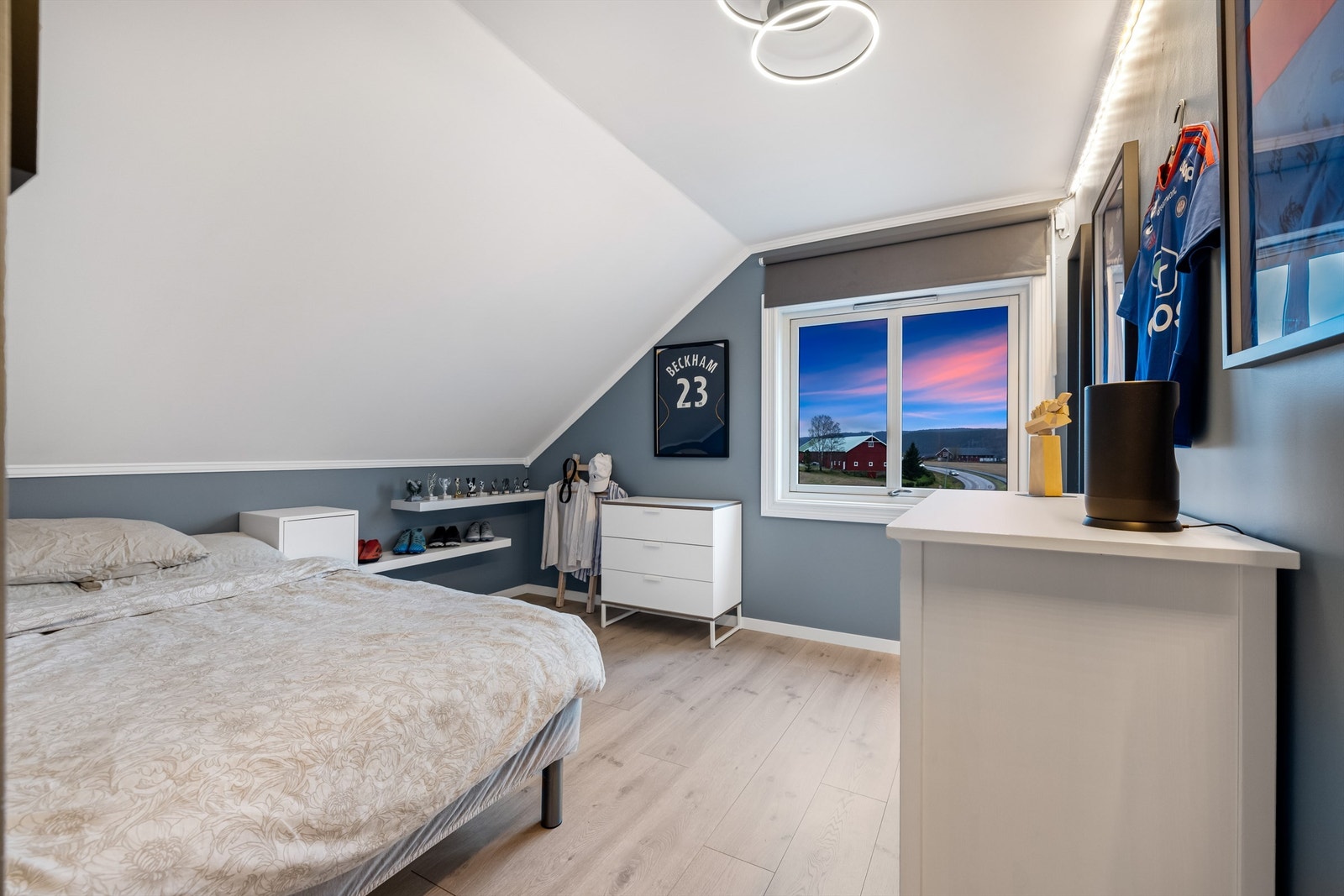 Etasjen har fire soverom av god størrelse Galleribilde