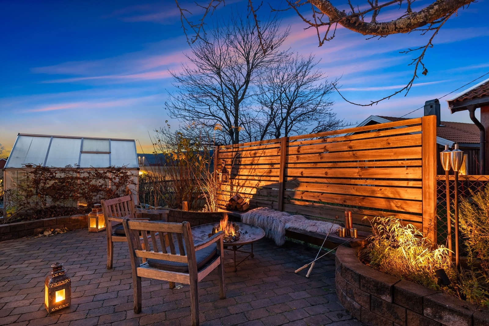 Uteområde med hyggelig bålplass Galleribilde