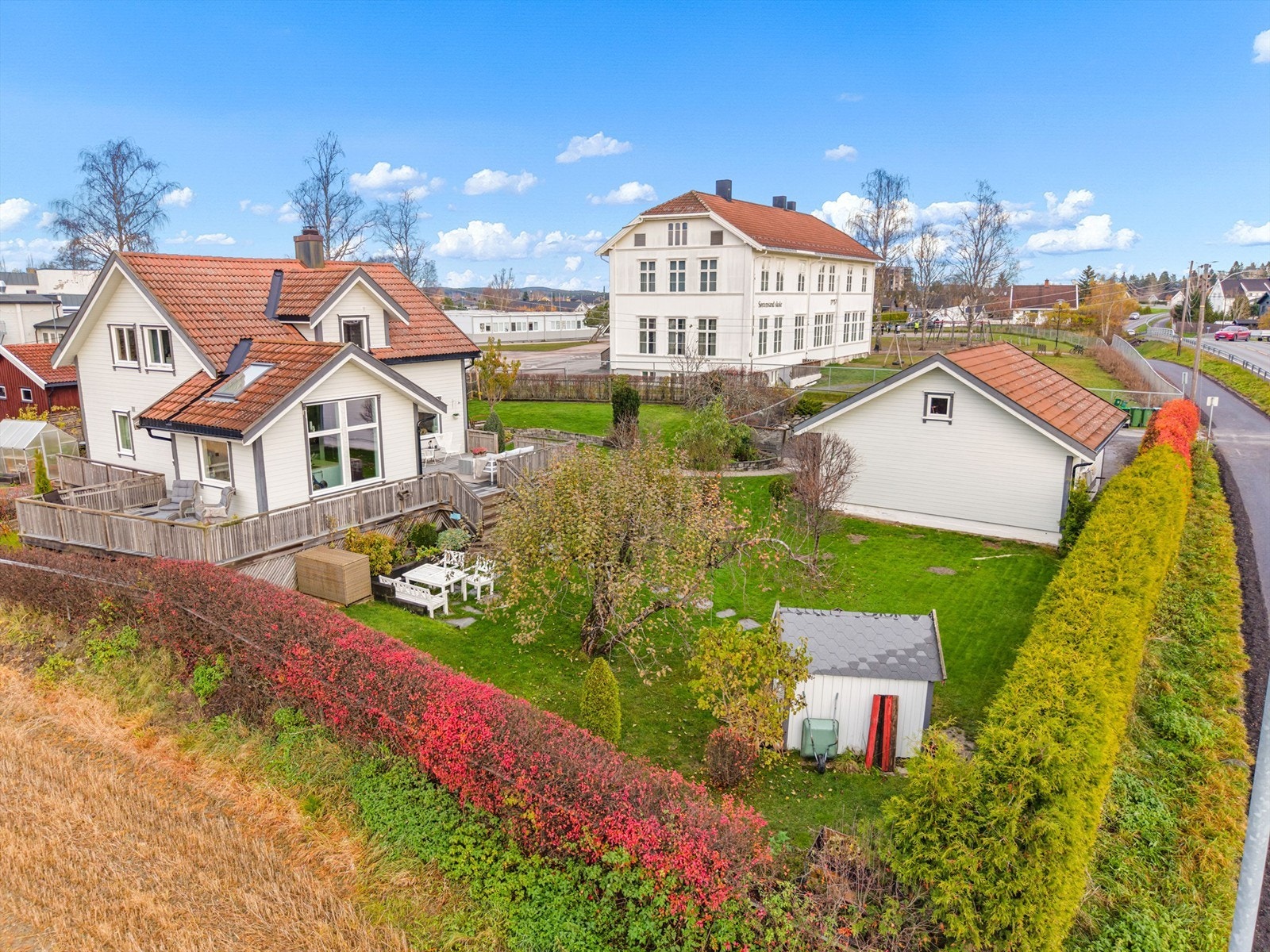 For barnefamilier er hverdagen praktisk med gangavstand til skole og barnehager Galleribilde
