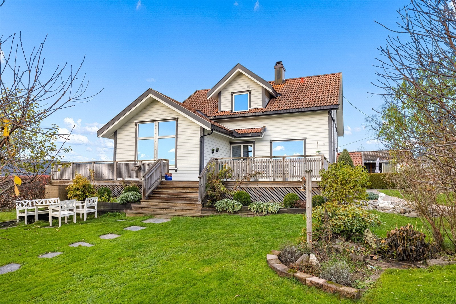 Eiendomsmegler Krogsveen v/Vegard Gran-Andersen ønsker velkommen til Løypeveien 2! Galleribilde