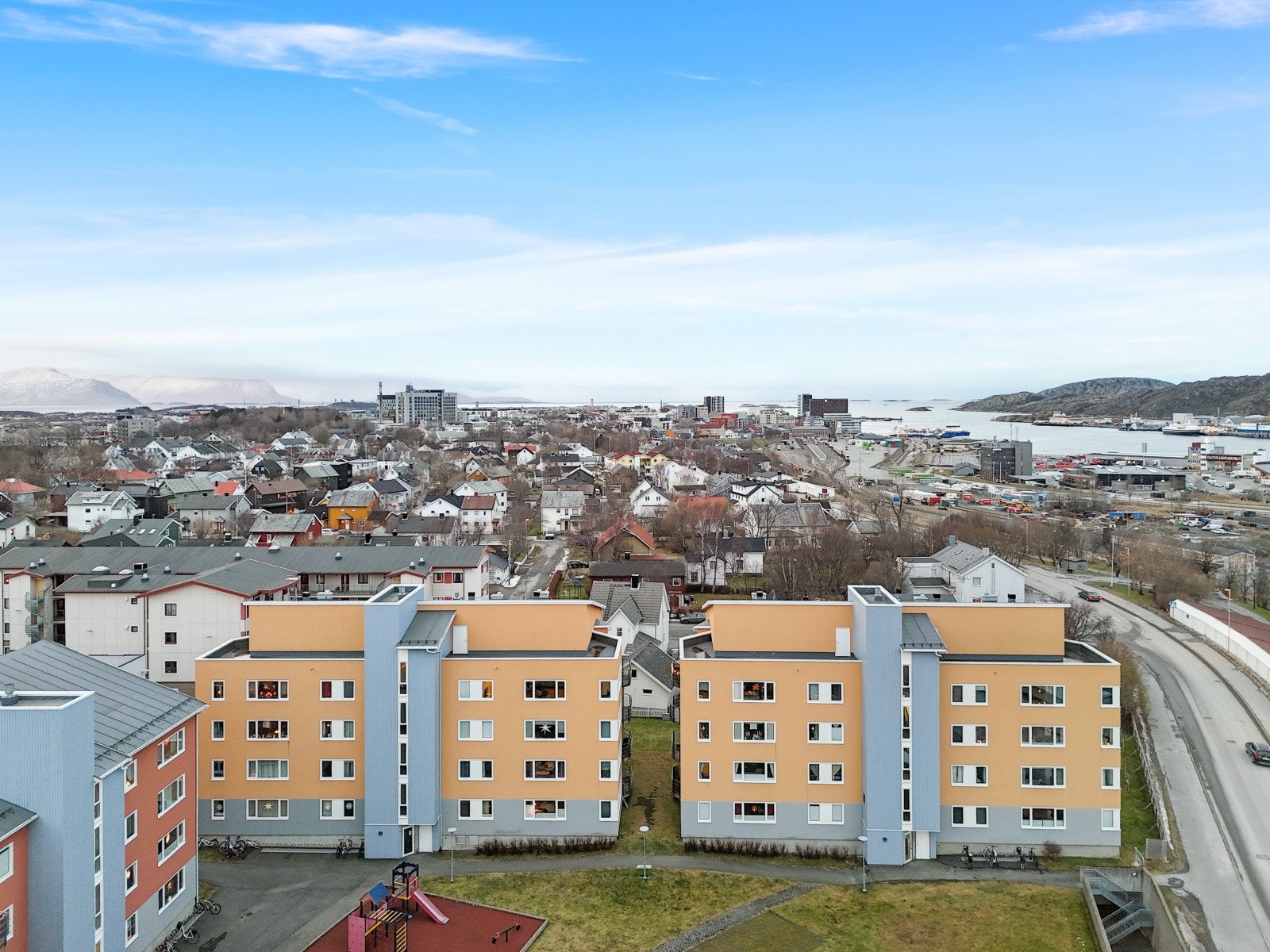 Leiligheten har en sentral beliggenhet med kort avstand til byens sentrum og havneområdet. Galleribilde