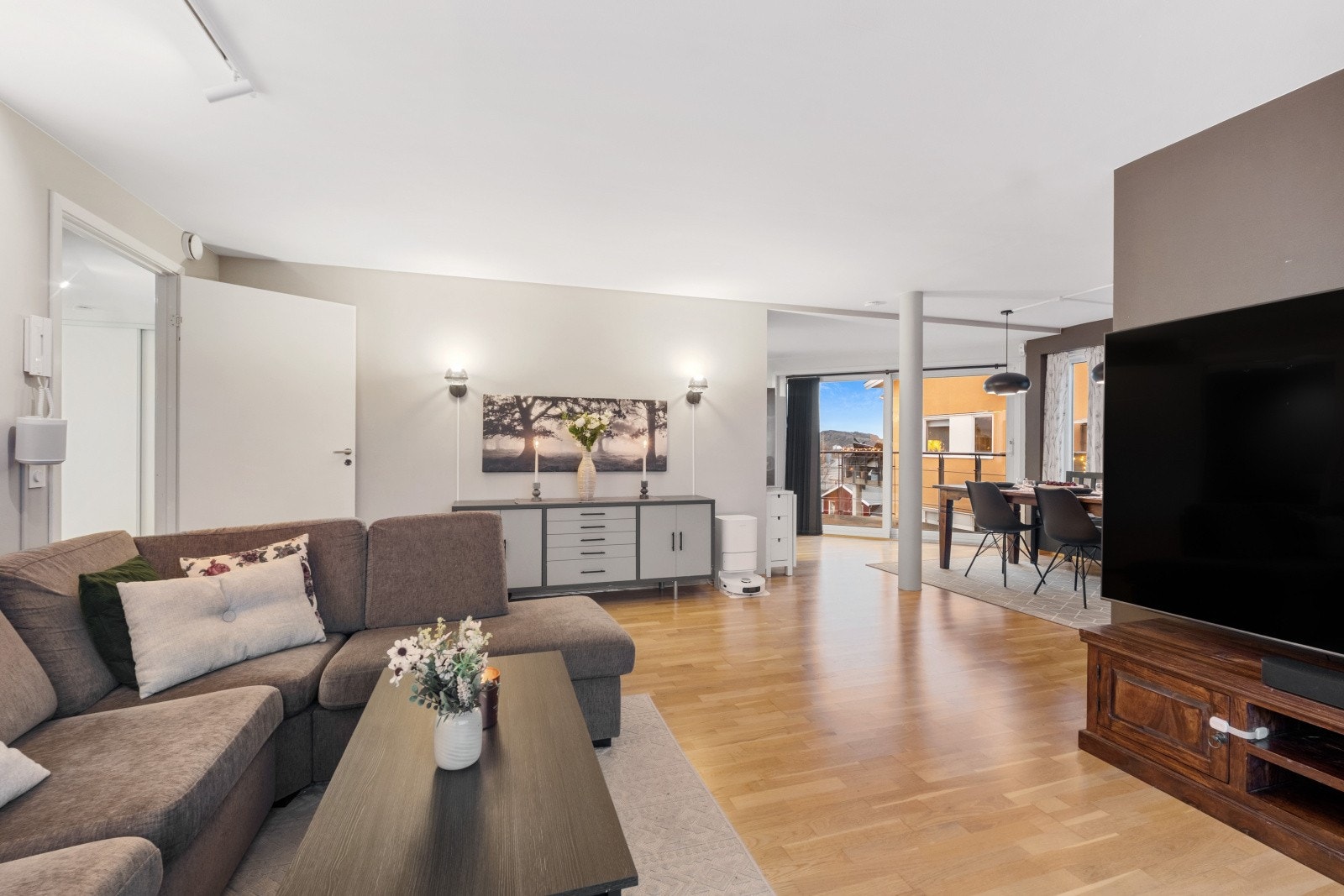 DNB Eiendom v/Yngve Holand har gleden av å presentere Rønvikveien 34! Galleribilde