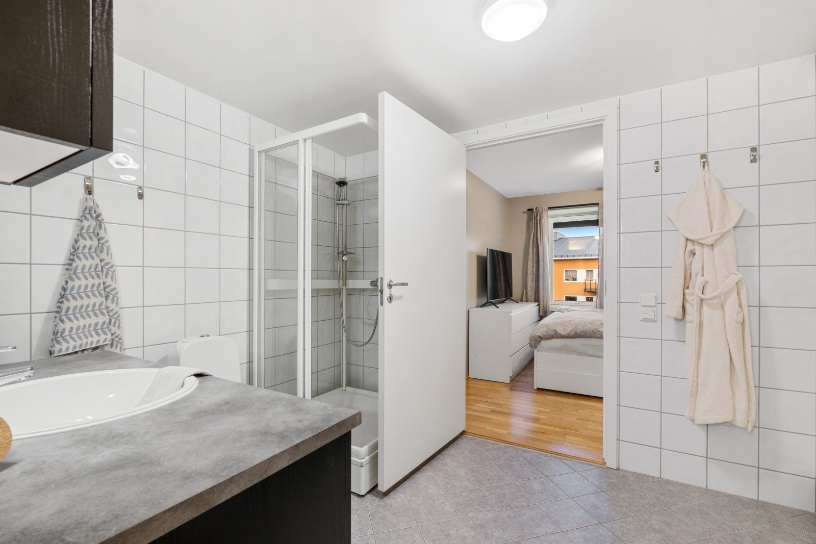 Direkte tilgang fra baderommet til soverommet. Galleribilde