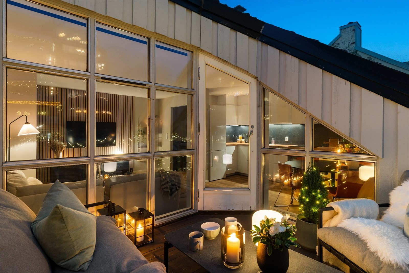 Leiligheten har en gjennomgående moderne standard med lekre farge- og materialvalg. Galleribilde