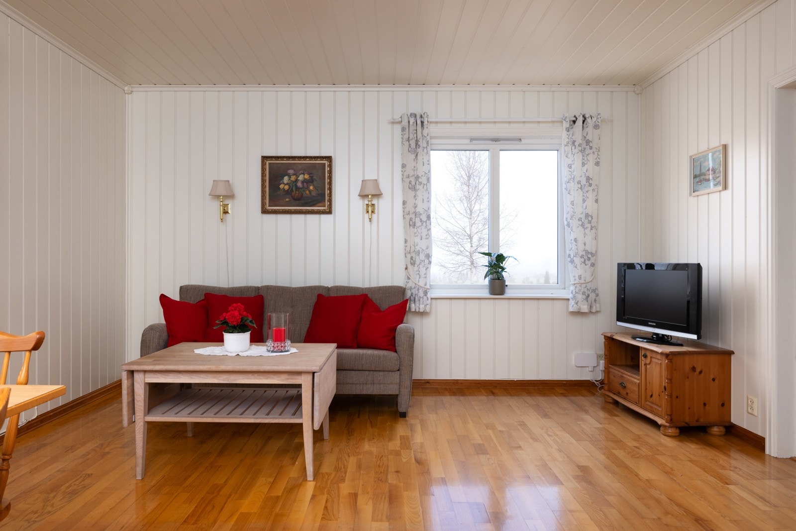 Stuen har godt med lysinnslipp. Galleribilde