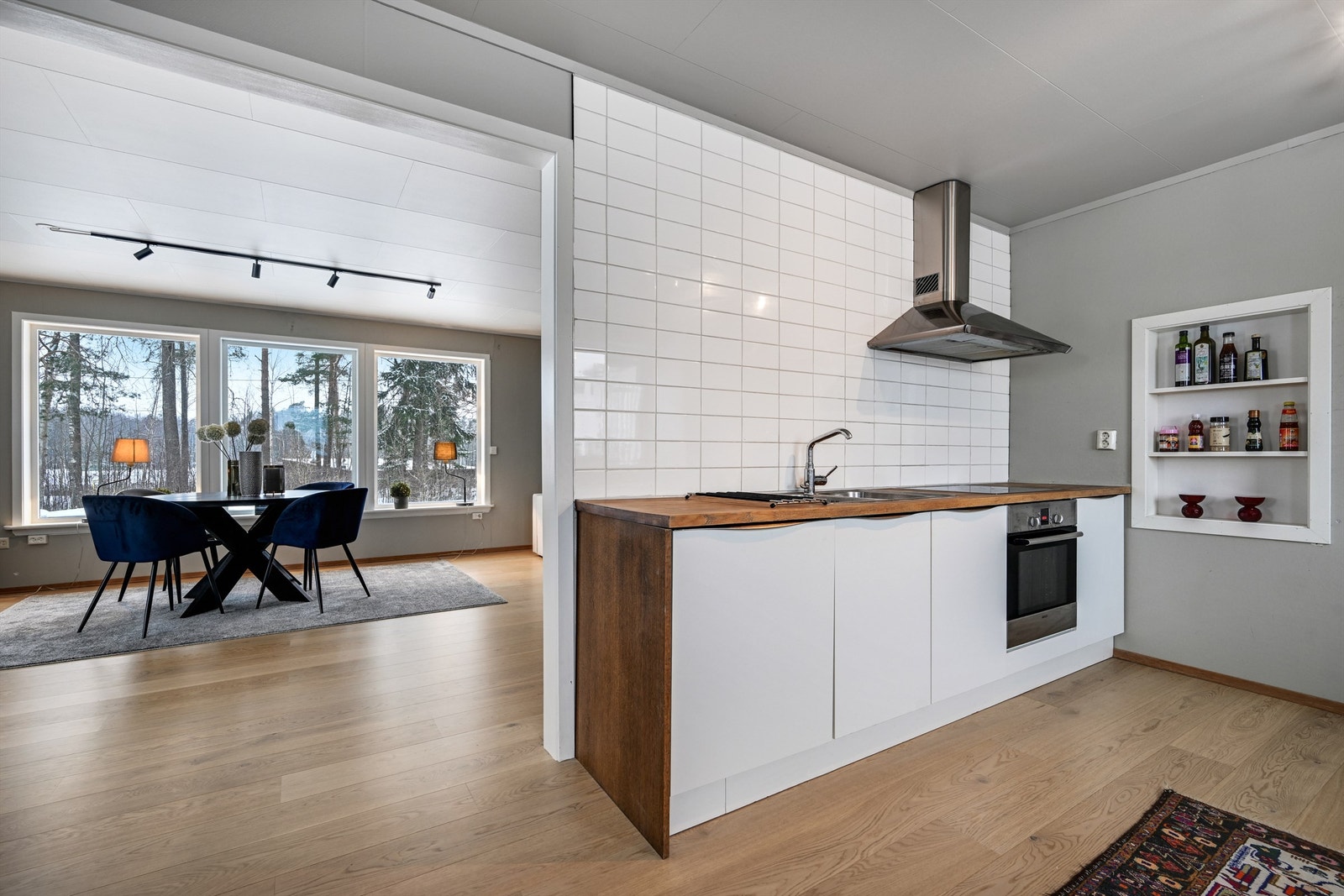 Kjøkken med helfliset vegg Galleribilde