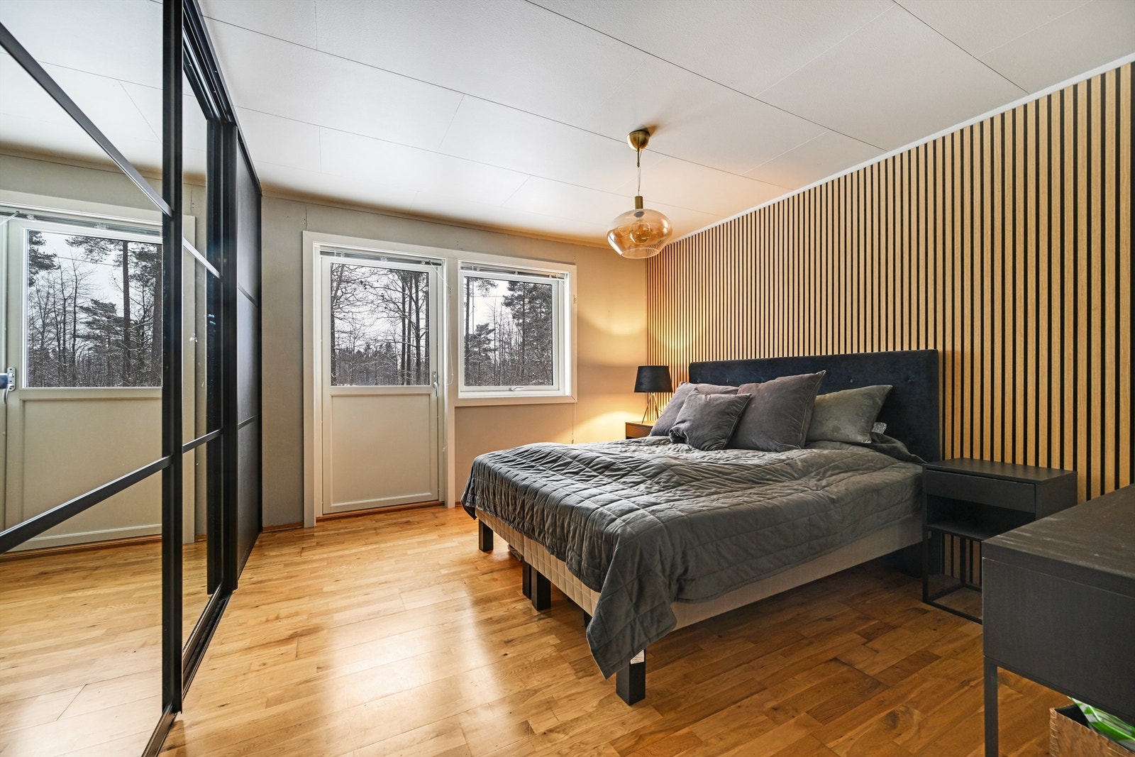 Soverom med utgang til terrasse Galleribilde