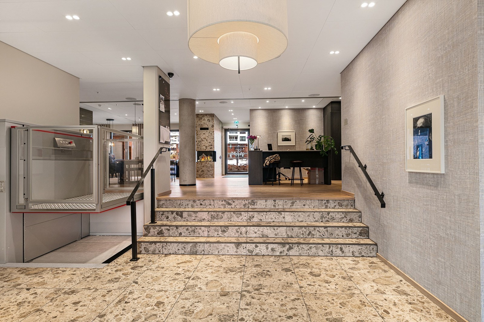 HC-vennlig inngang til bygget Selvaag + Galleribilde