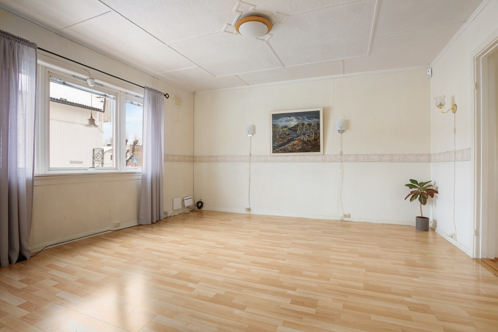 Store vindusflater bidrar til godt med naturlig lys Galleribilde