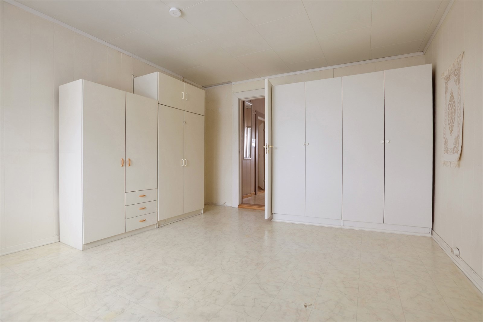 Meget god plass for møblering og garderobeskap Galleribilde