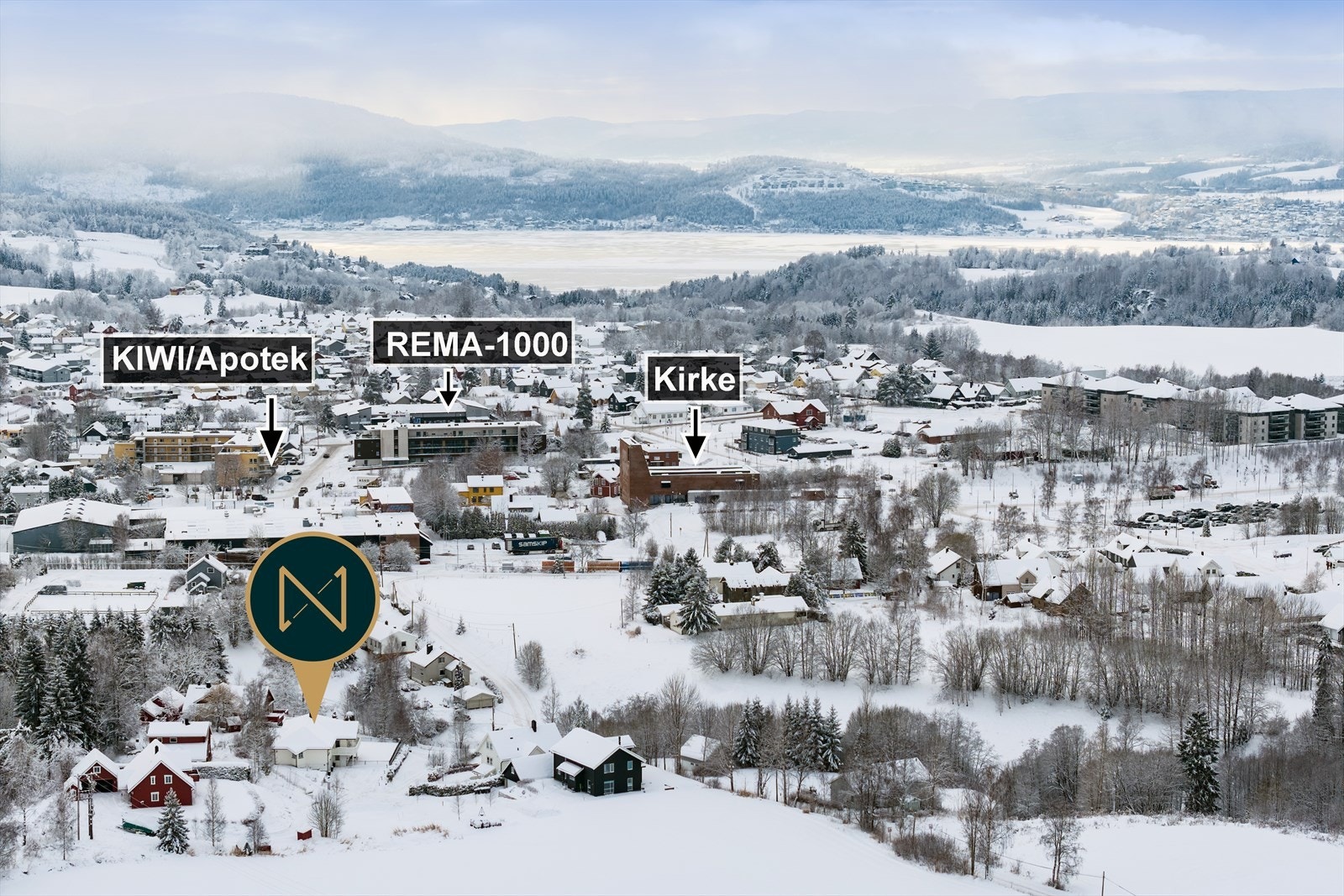 Det er kort gangavstand til Spikkestad sentrum, hvor man finner togstasjon, bussforbindelser, dagligvarebutikker, spisesteder, servicetilbud og helsesenter. Galleribilde