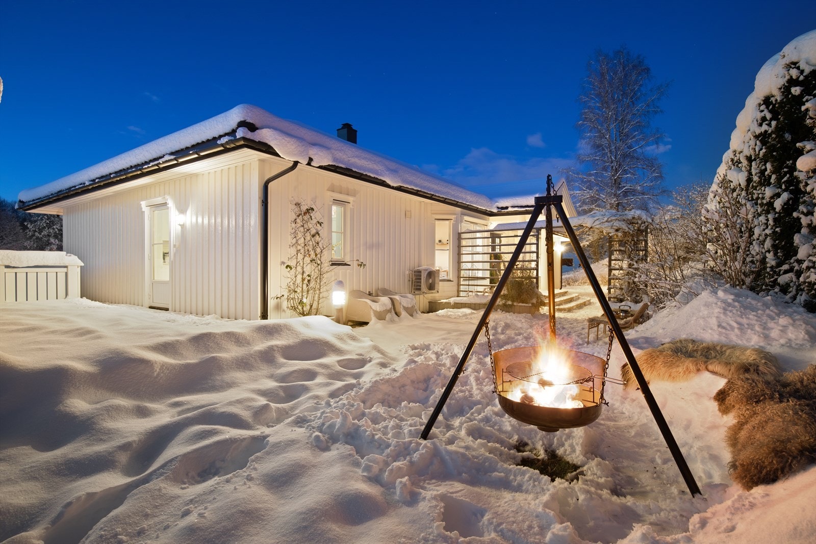 En koselig bålpanne som samler varme, ro og gode samtaler. Galleribilde