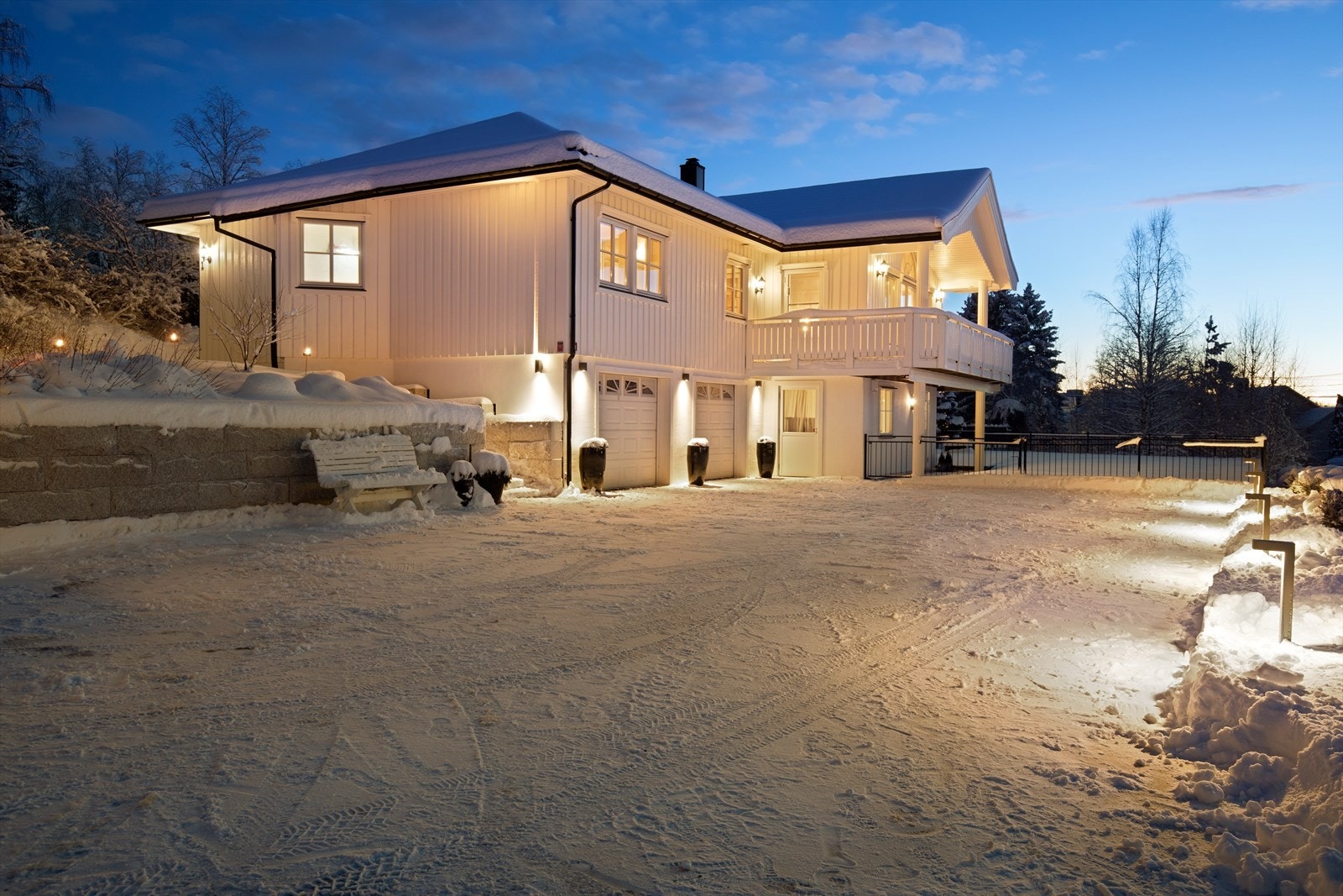 Solforholdene er svært gode, med sol på terrasse og hage fra morgen til kveld. Galleribilde