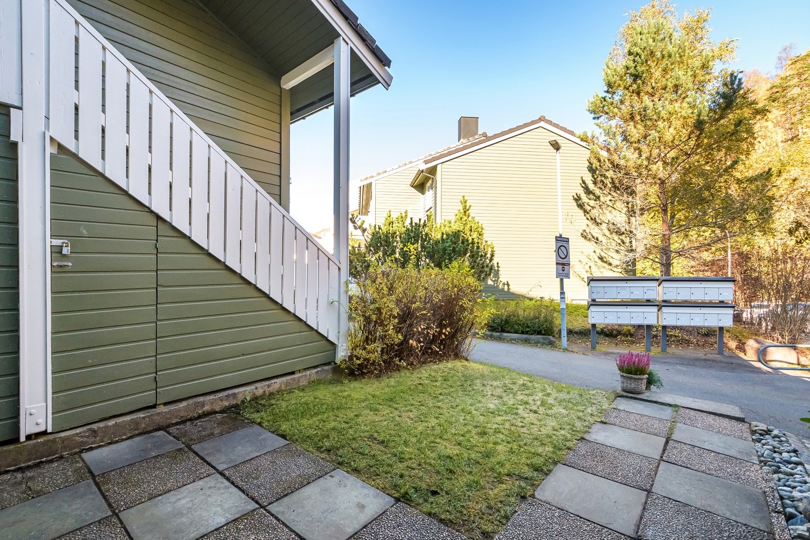 Her bor du i et veldrevet og koselig borettslag med sosiale aktiviteter, Tuftepark, flere lekeplasser og fotballbane hvor man kan feire barnebursdager osv. Galleribilde