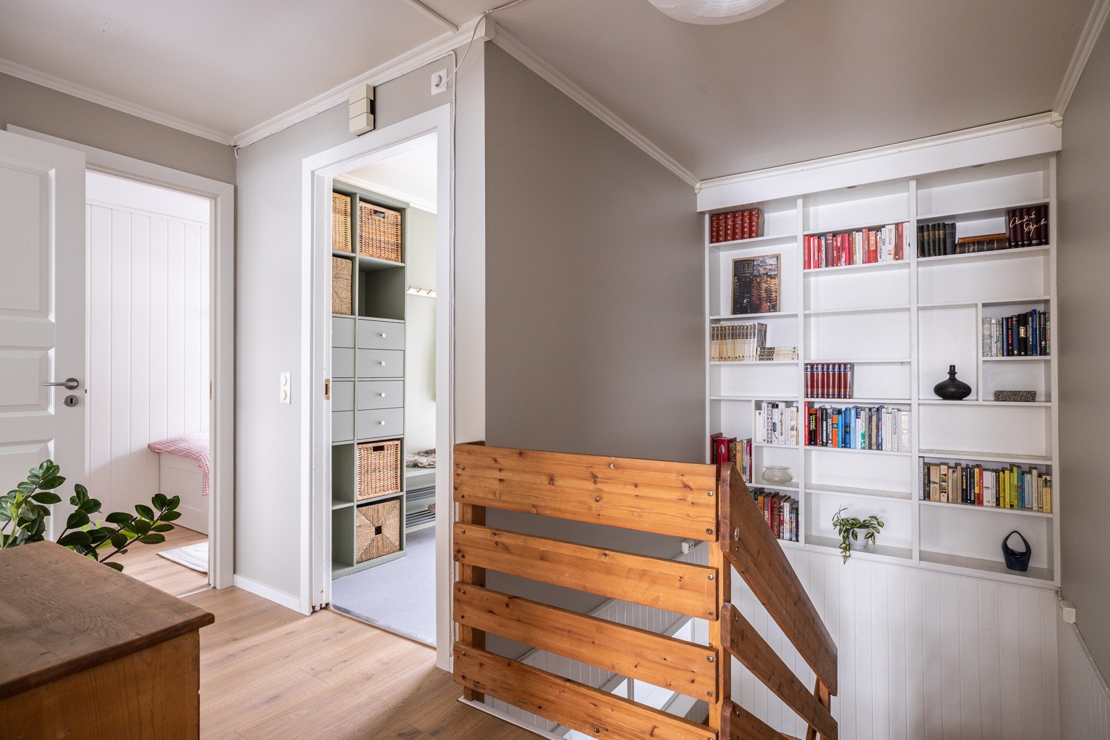 Gang/trapperom i 1. etasje med adkomst til 3 soverom og baderom. Galleribilde