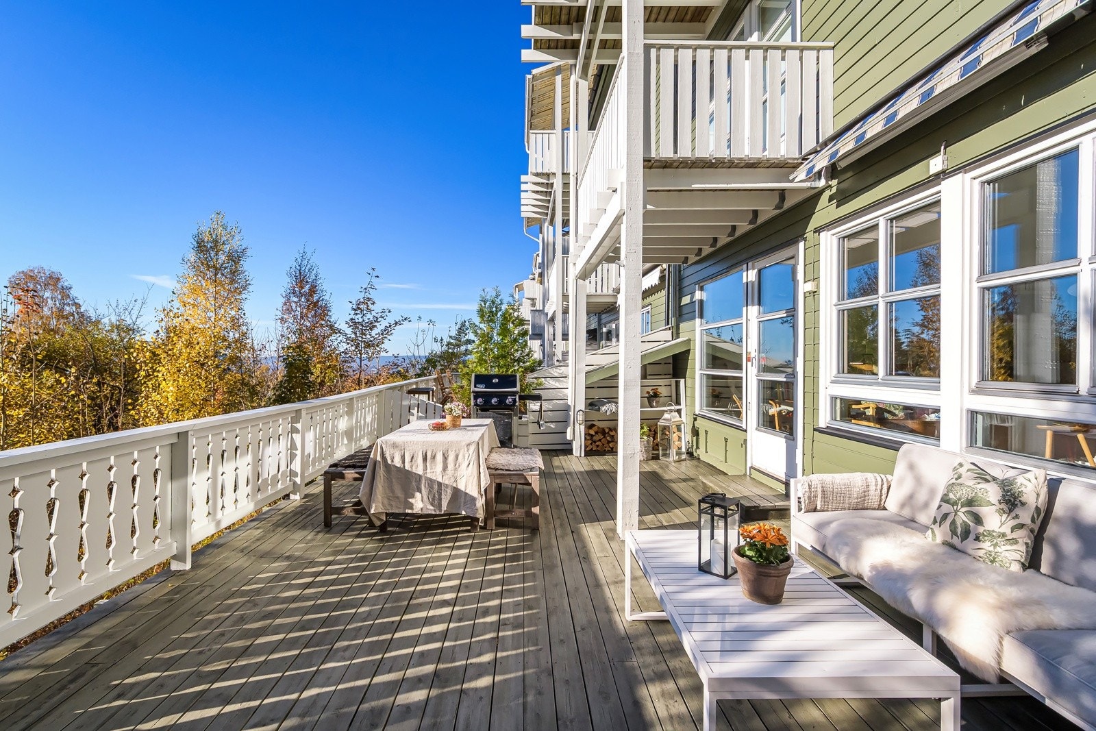 Det er også montert markise, utebelysning og utvendig stikkontakt. Galleribilde