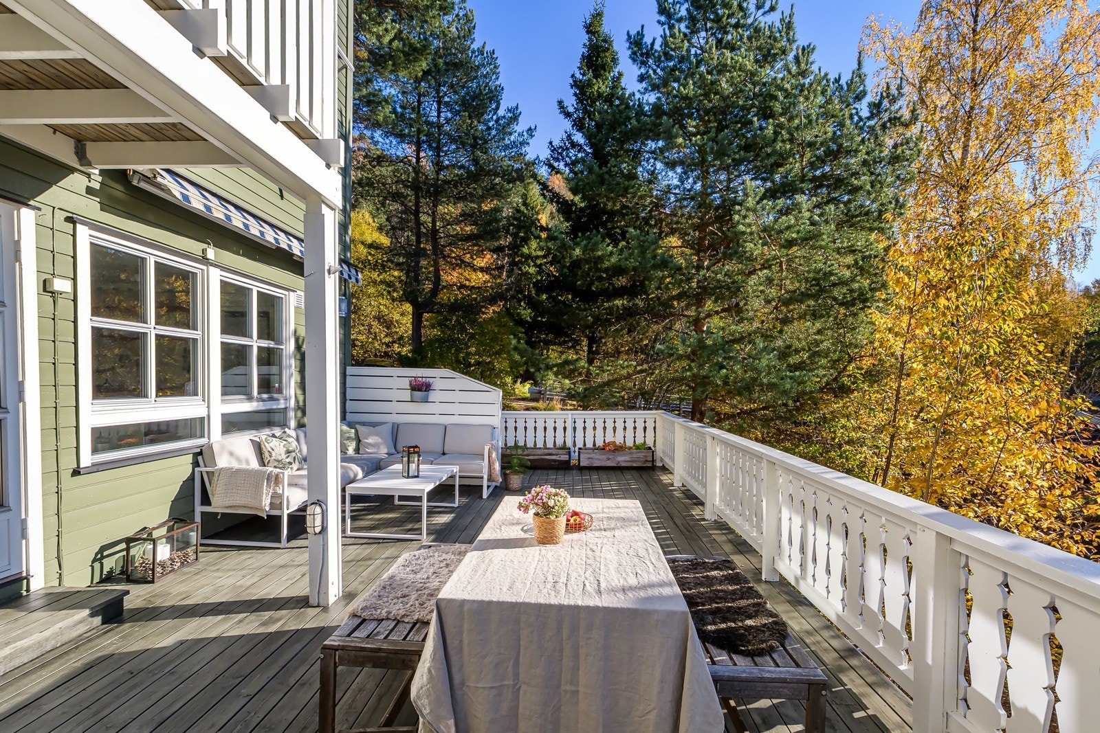 Den gode størrelsen gjør at du enkelt kan innrede med ulike soner og flere sittegrupper. Galleribilde