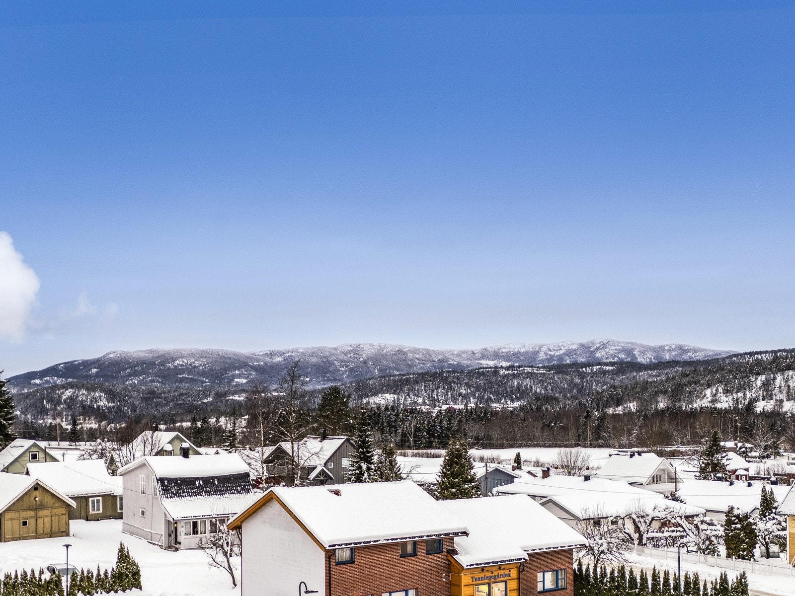 Fra terrassen har man også flott utsikt over nærliggende områder. Galleribilde