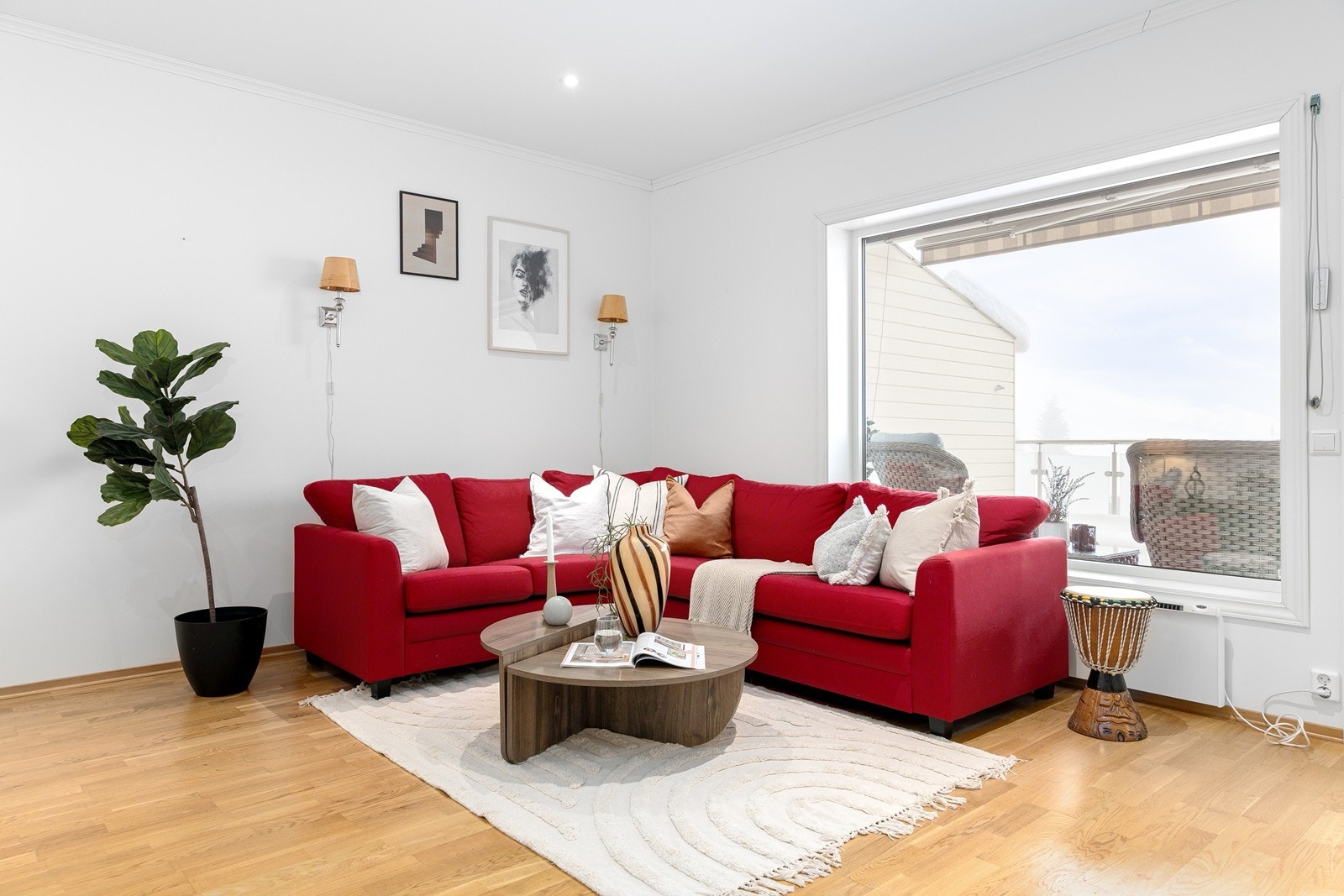 Fra rommet er det også utgang til den overbygde terrassen. Galleribilde