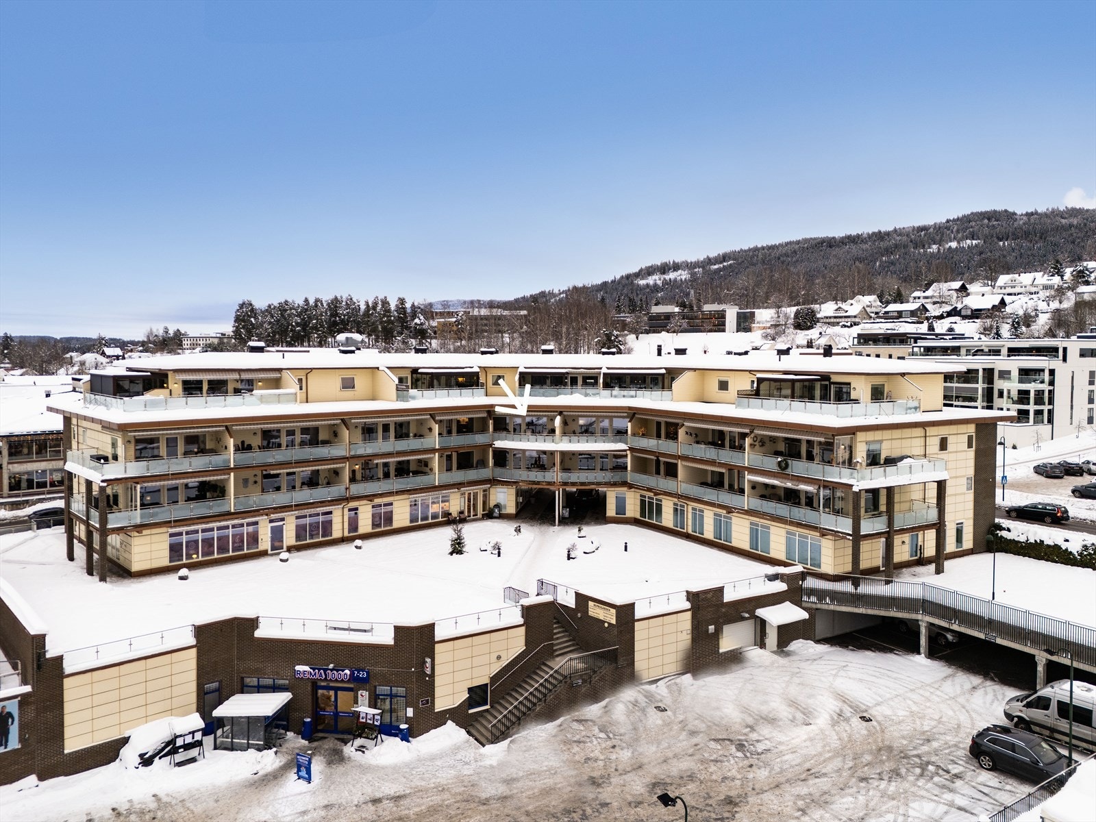 Med sentral beliggenhet har du alt du trenger i hverdagen, som butikker, kafeer, helsetjenester og treningssentre i gangavstand. Galleribilde