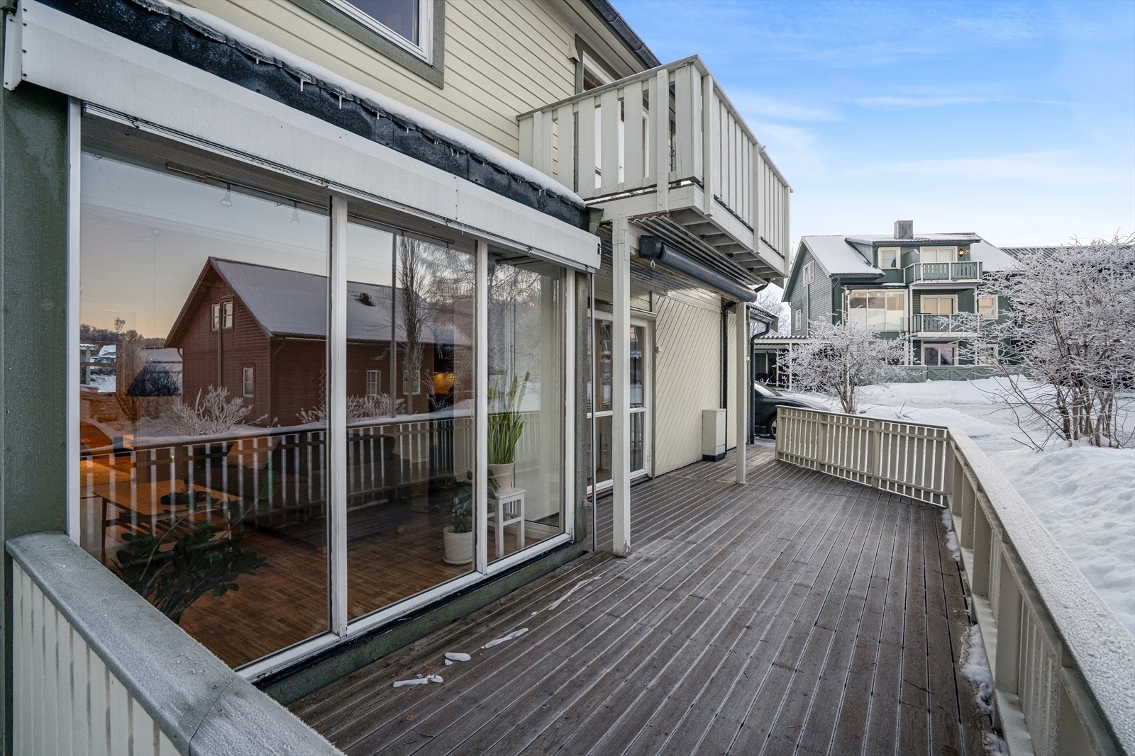 Terrassen ligger sørvendt og har et bruksareal på 24 m². Galleribilde