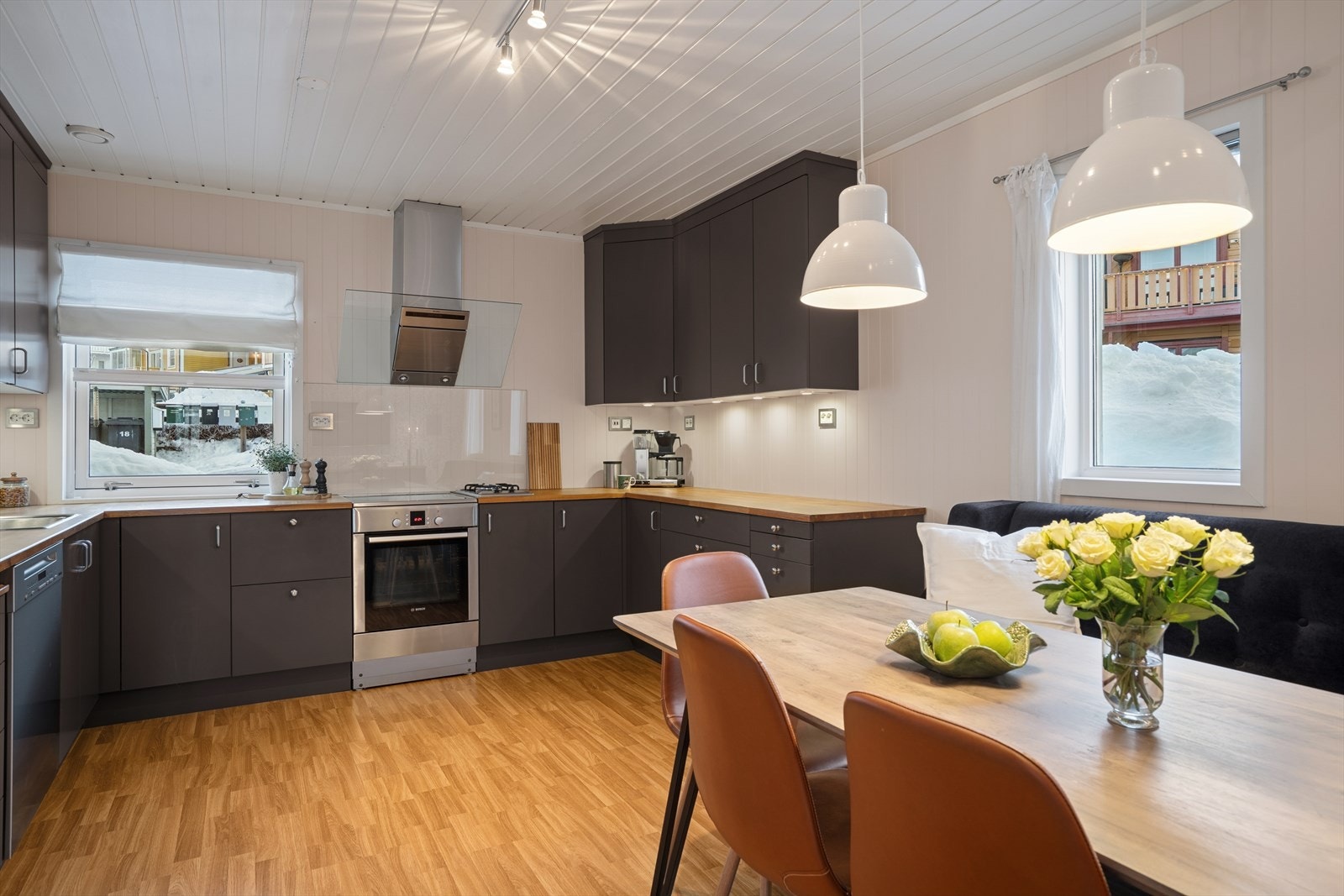 Kjøkkenet er plassert i eget rom. Galleribilde