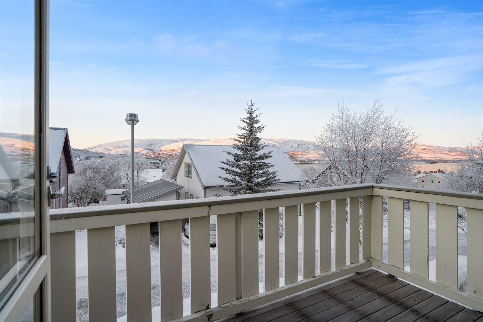 Direkte utgang til en balkong på 4,9 m². Flott utsyn! Galleribilde