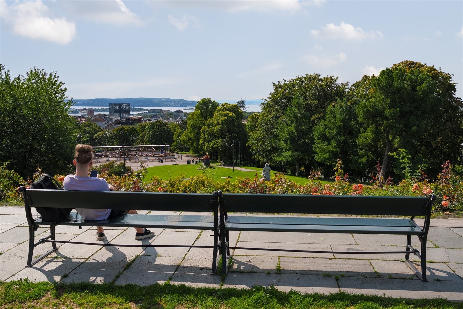 Den store og frodige parken på St. Hanshaugen er en av byens fineste, med flott utsikt fra toppen. Galleribilde