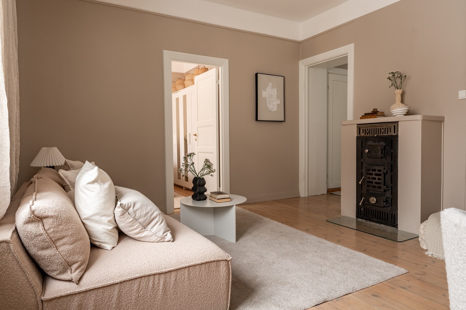 Leiligheten ligger i 2.etg, uten naboer over, kun loft. Galleribilde