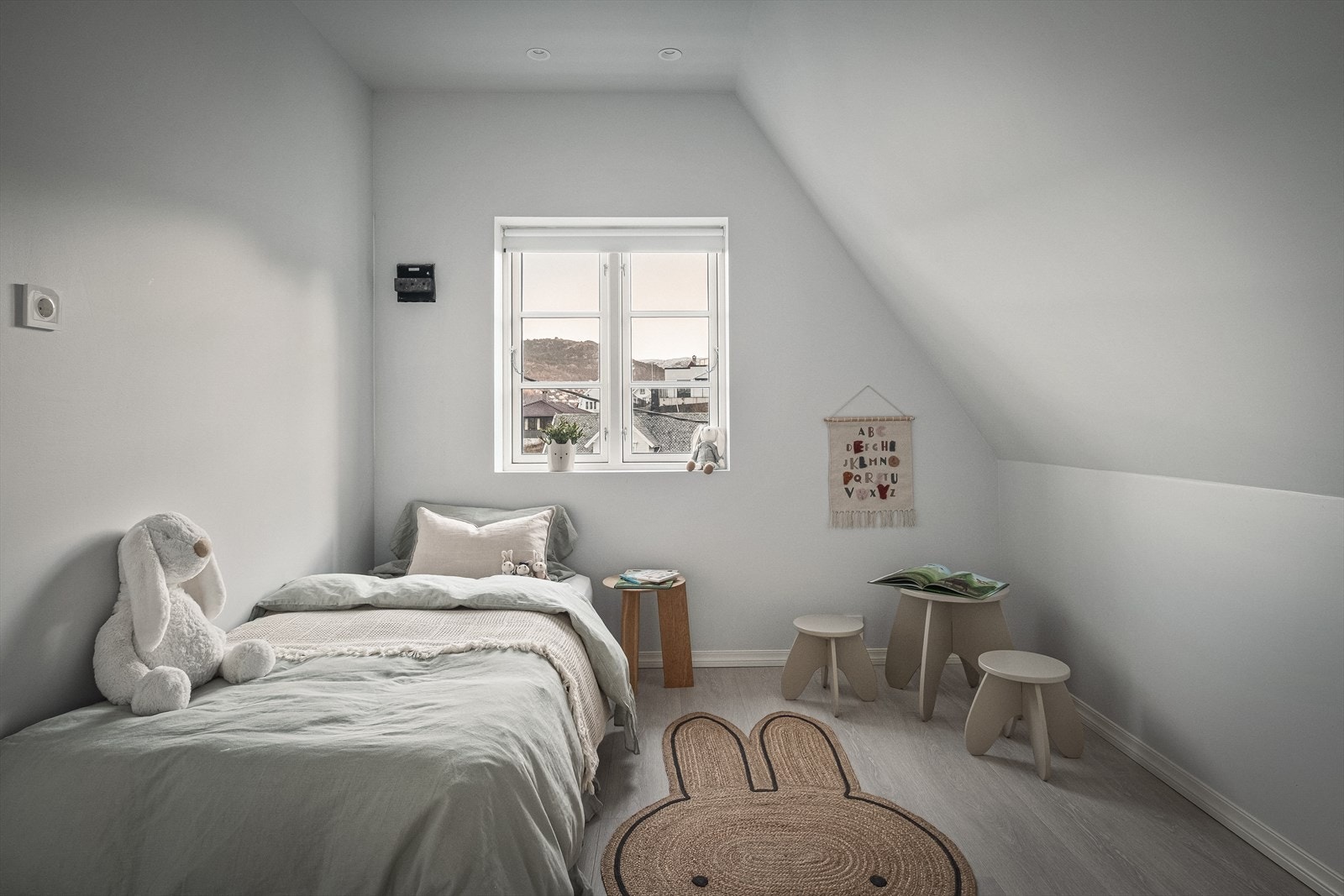 Rommene passer ypperlig til både barnerom, gjesterom, kontor eller garderobe. Galleribilde