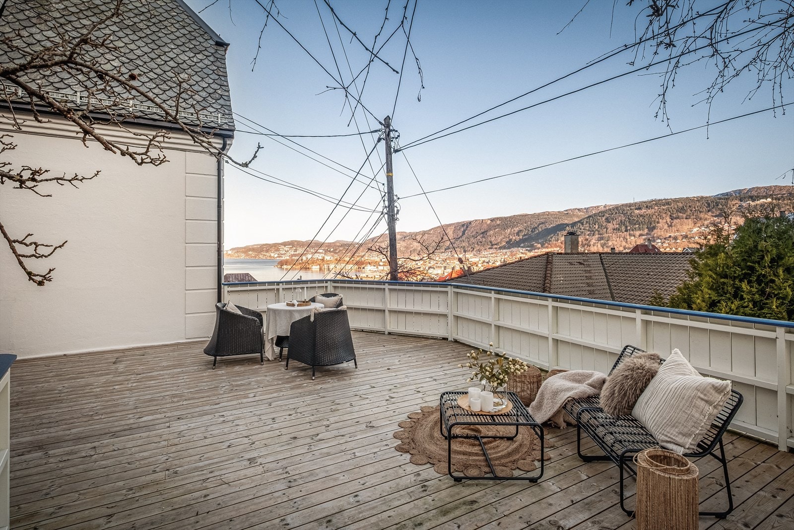 En meget flott og påkostet enebolig med stor terrasse, nydelig utsikt og mange gode kvaliteter! Galleribilde