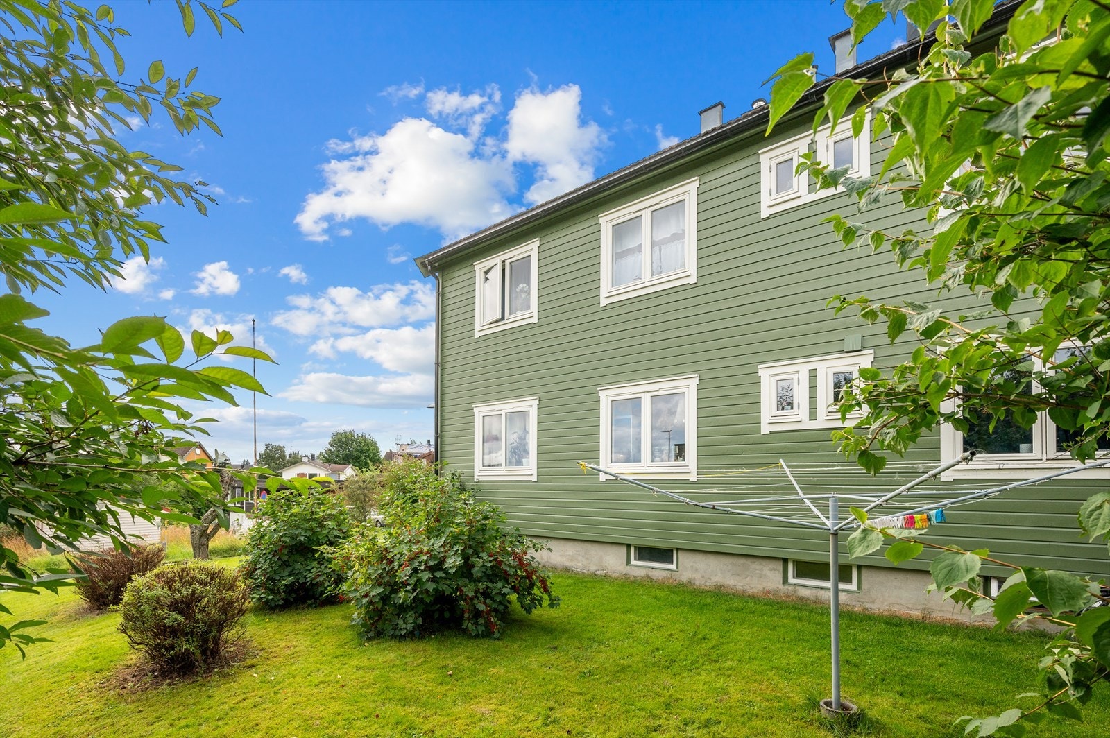 Boligen ble etterisolert i 2008, og utvendig malt sist i 2023 Galleribilde