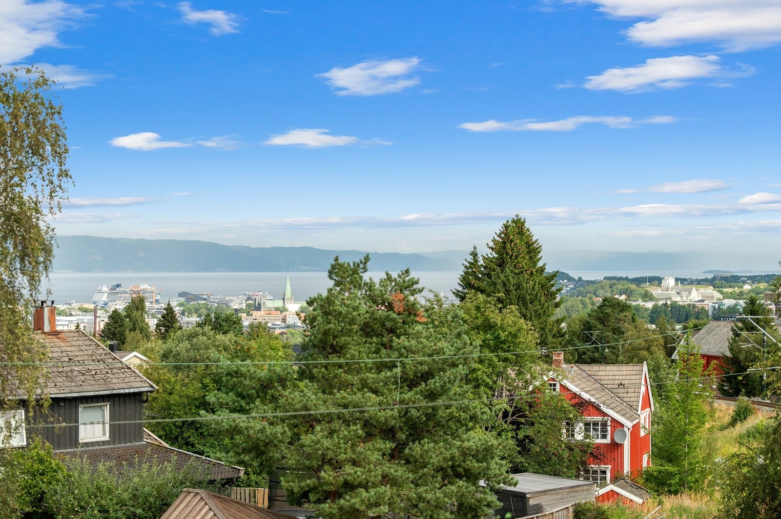 Flott fjordutsikt fra boligens 2.plan. Galleribilde