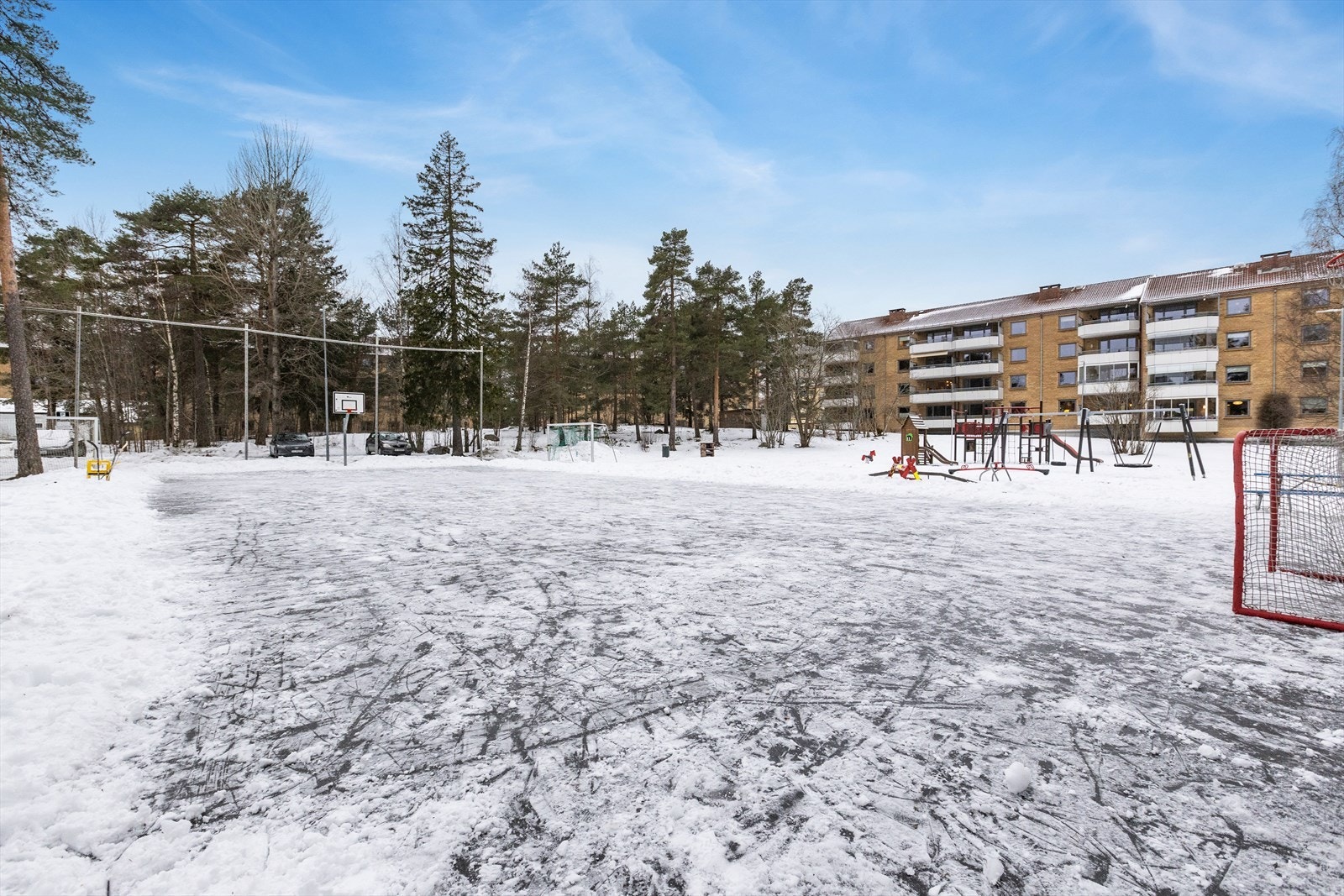 Stort fellesområde som tilhører borettslaget. Galleribilde