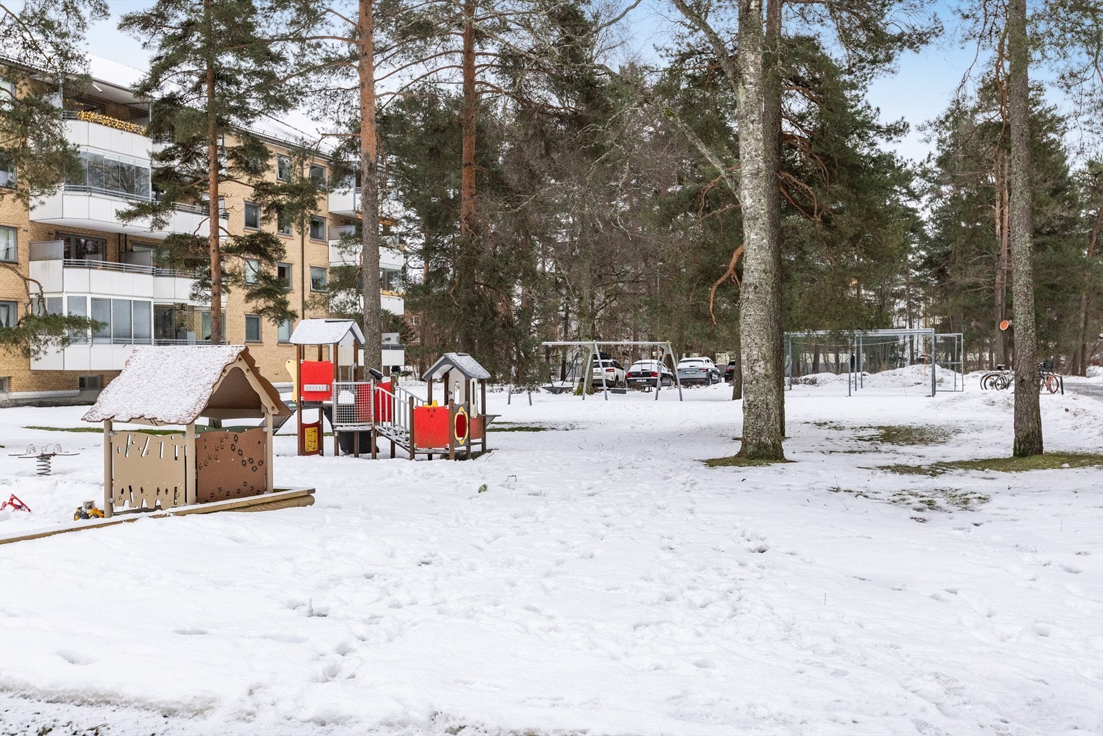 Stort fellesområde som tilhører borettslaget. Galleribilde