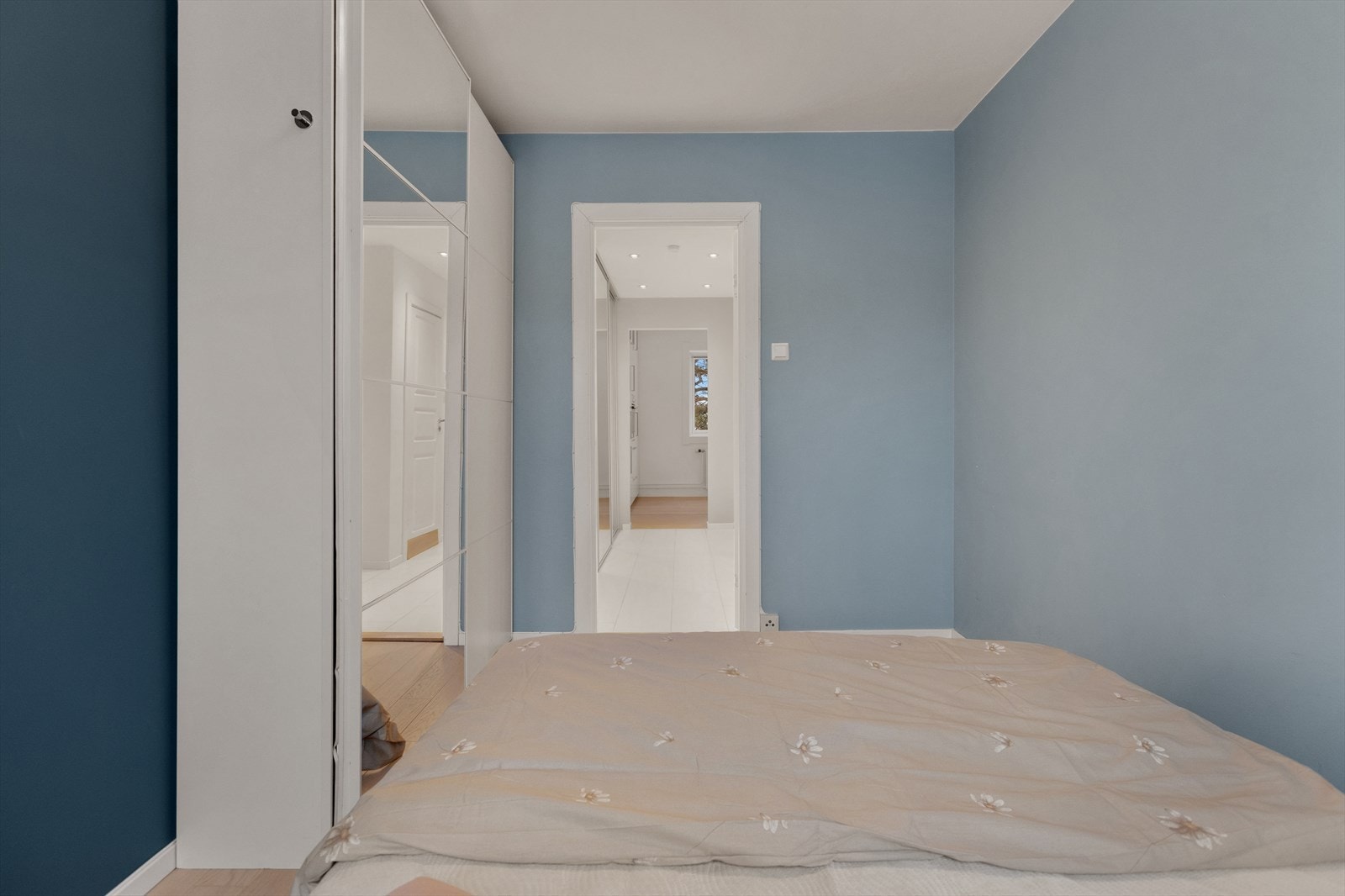 Rommet vender ut mot rolige omgivelser som sørger for en god natt søvn. Galleribilde