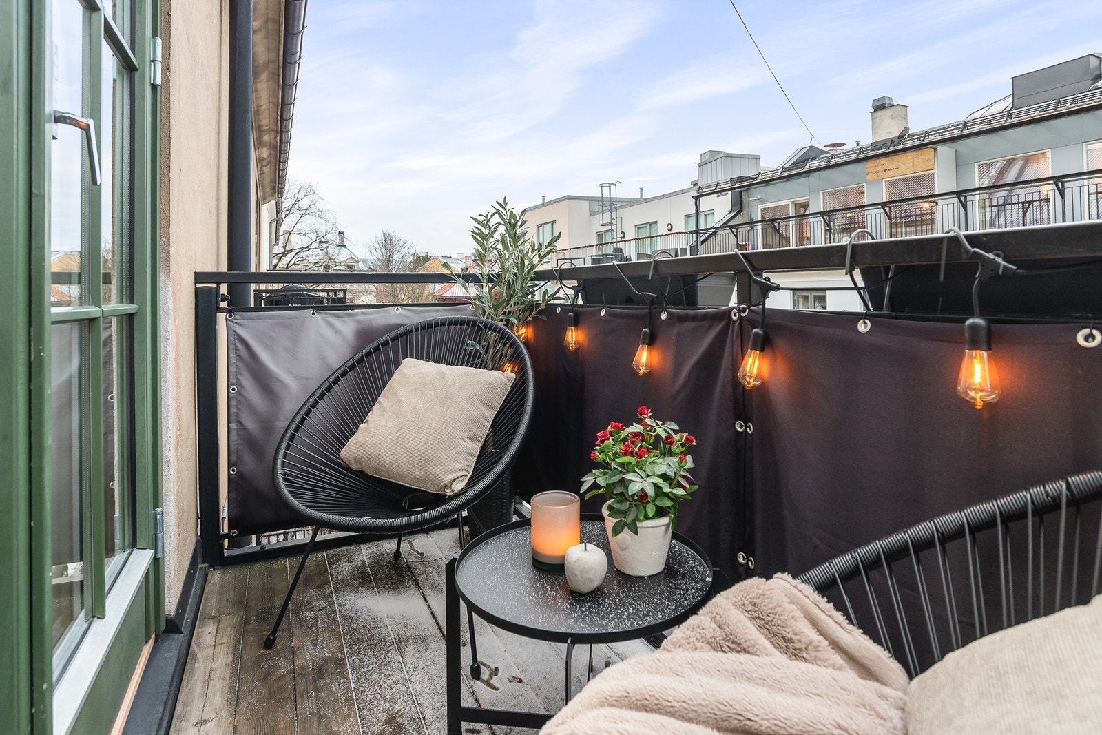 Solrik balkong på 3 kvm med adkomst fra stuen. Galleribilde