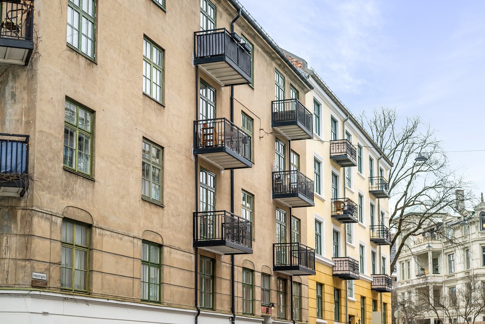 Fasaden til Åsaveien 1D - Enveiskjørt og rolig miljøgate på beste Majorstuen! Galleribilde