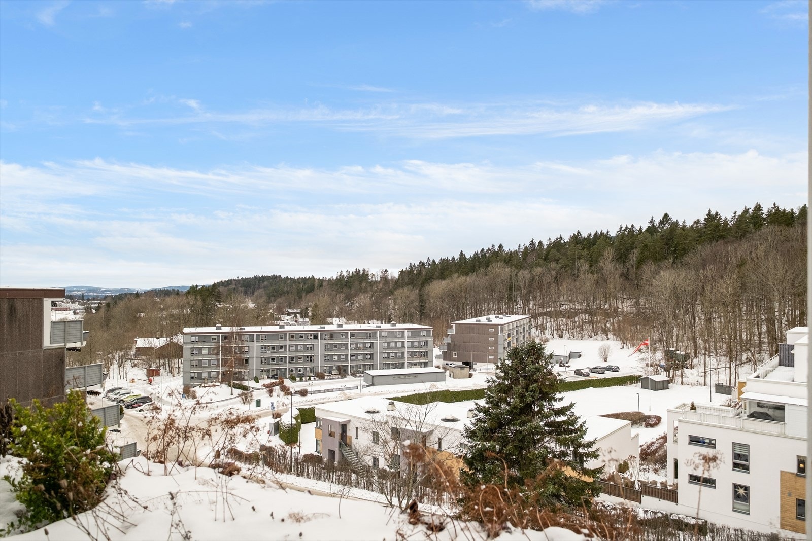 Umiddelbar nærhet til n Bærumsmarka, med utallige turmuligheter sommer som vinter. Galleribilde