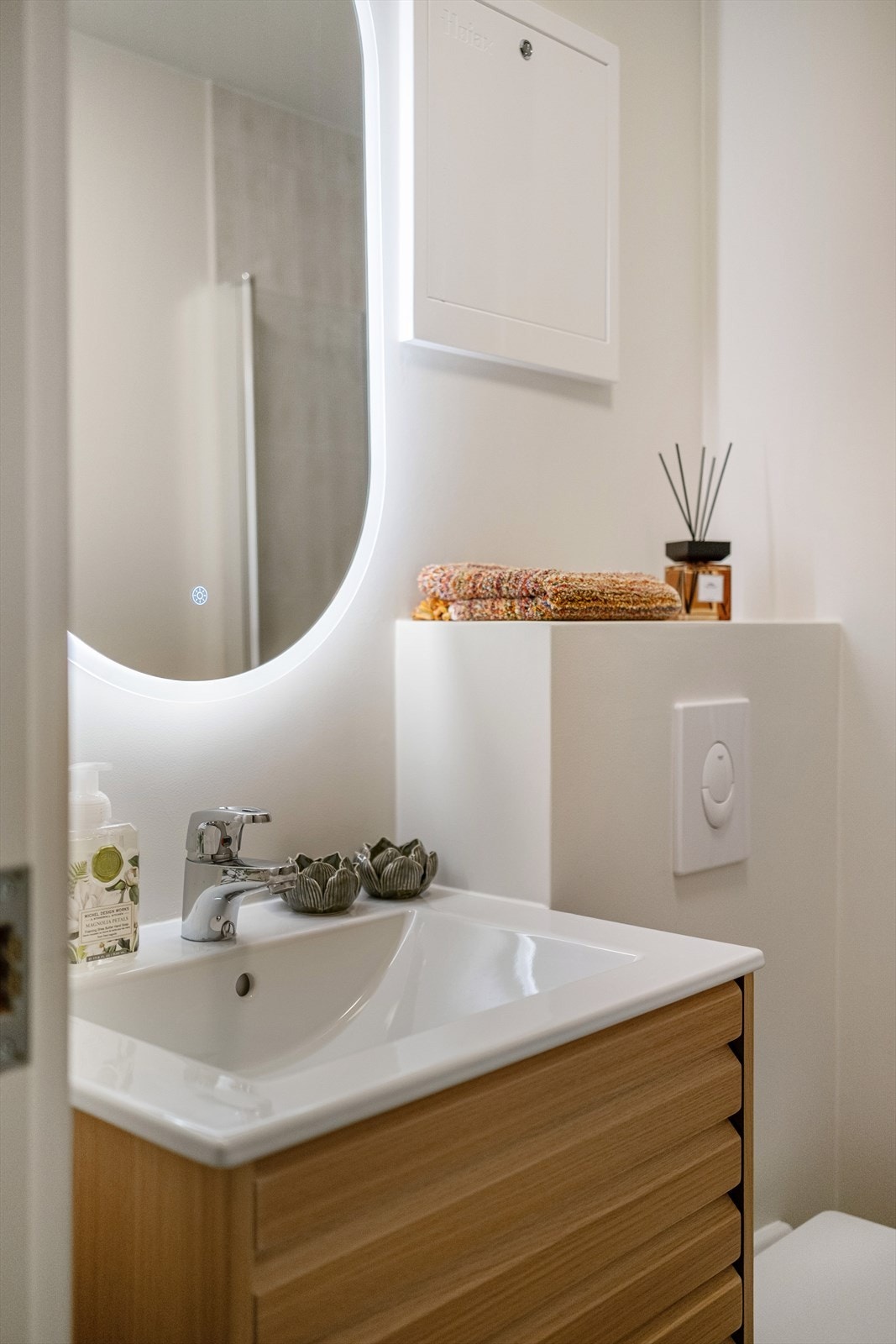 Servant med oppbevaring i underskap. Galleribilde