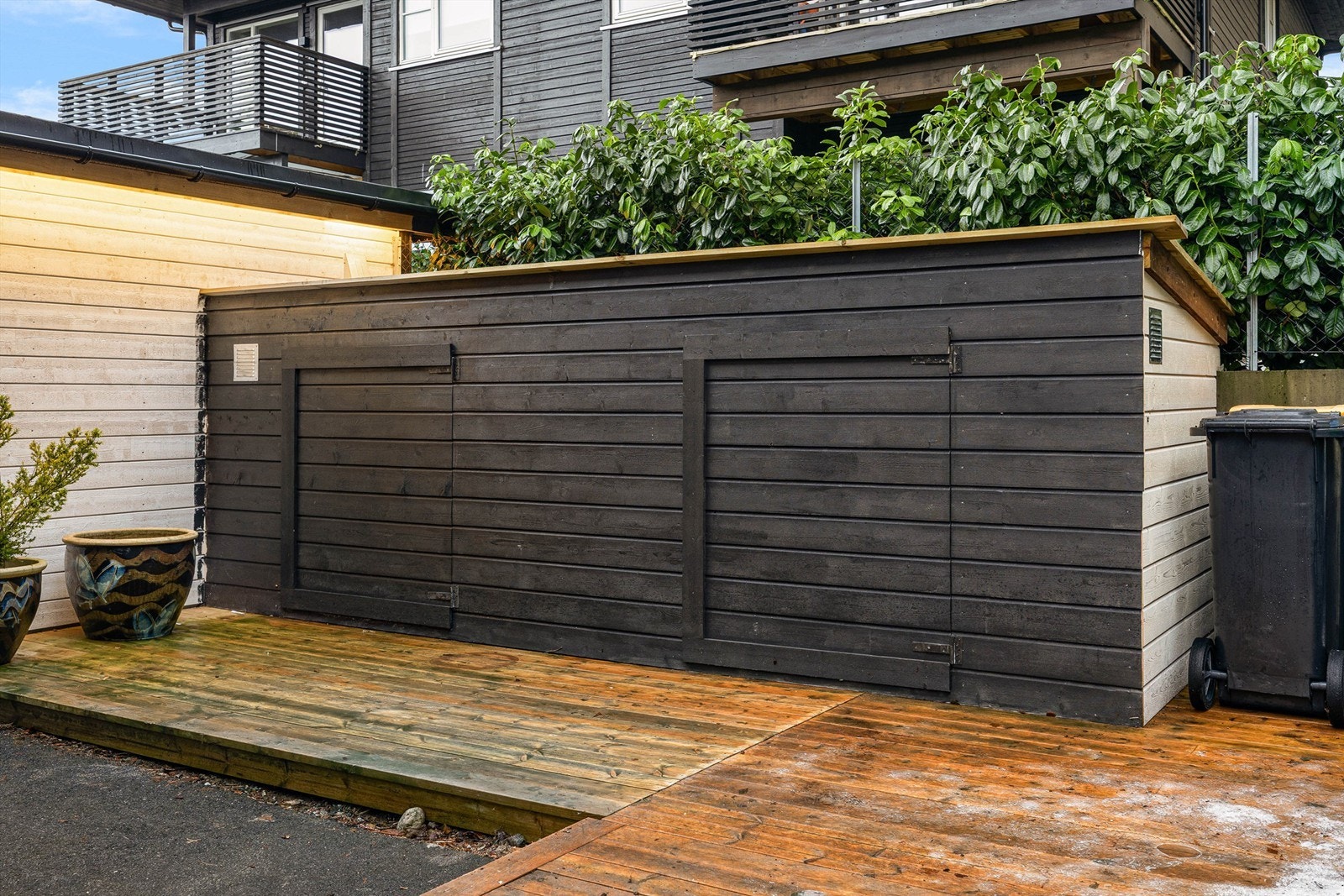 Uvendig bod med god plass til oppbevaring Galleribilde