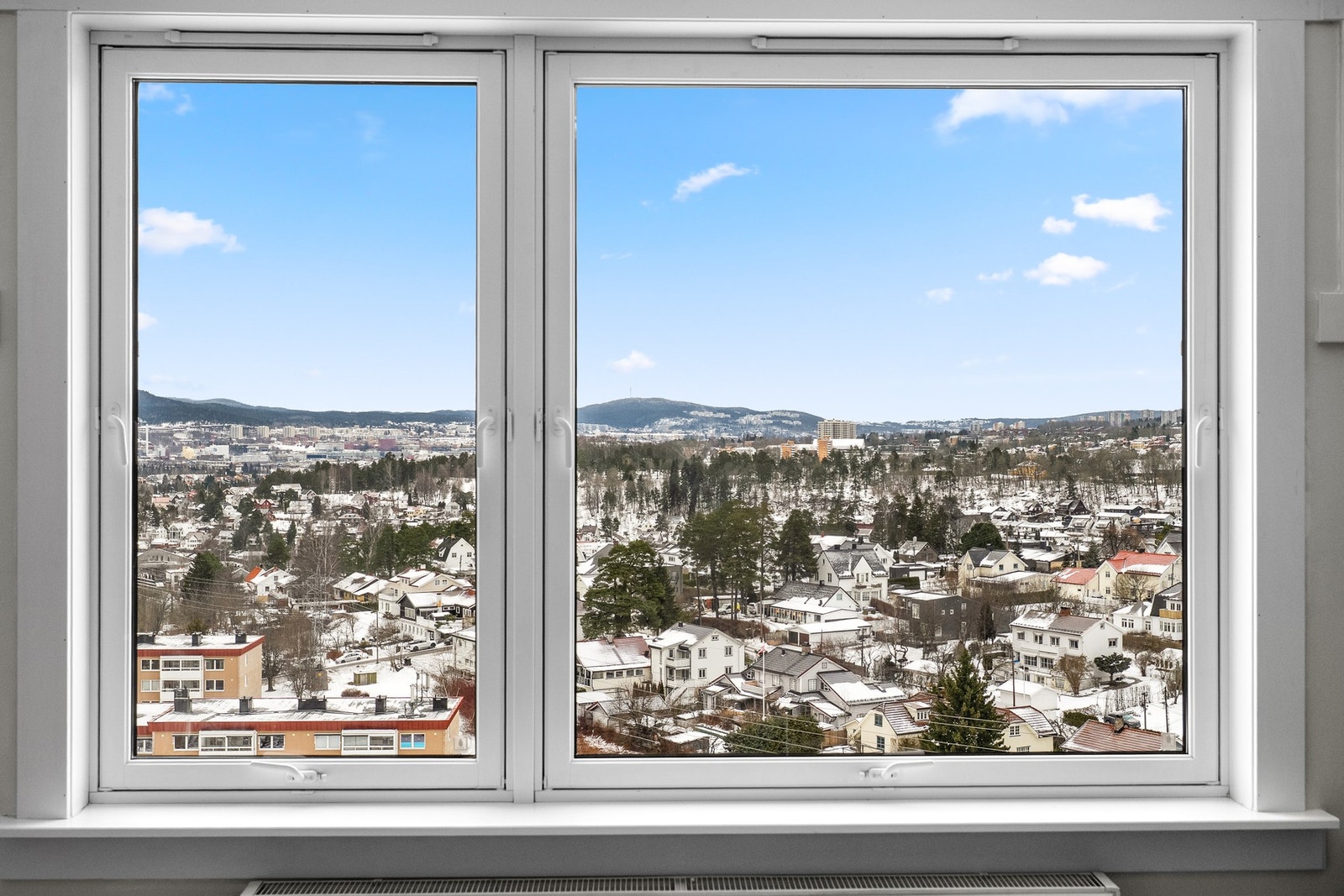 Her bor du høyt og fritt med fantastisk lys- og utsiktsforhold! Galleribilde