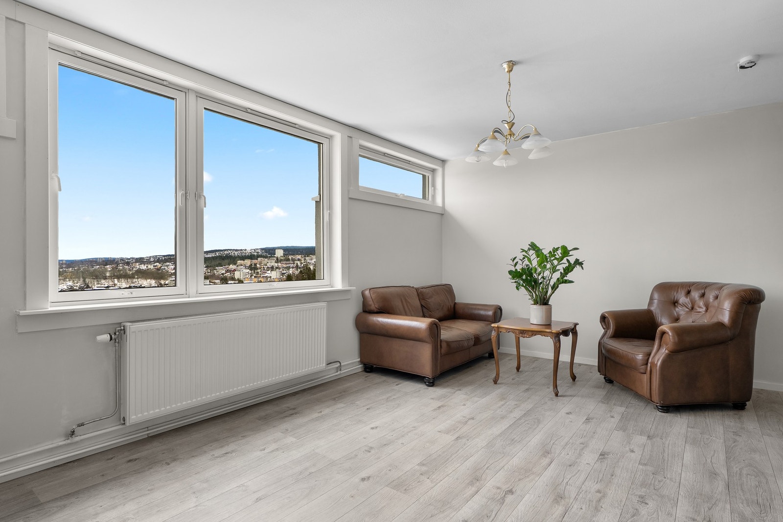 En lys og luftig 1-roms toppleilighet med god standard. Galleribilde