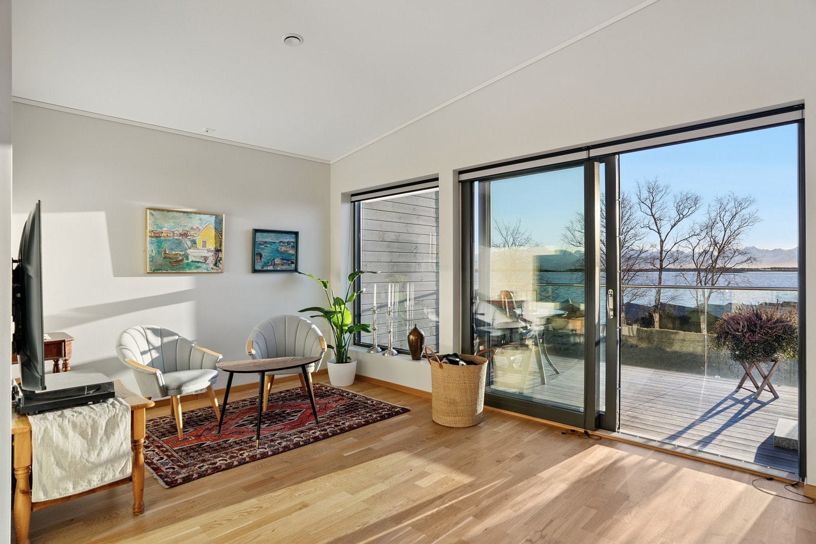 Julsundvegen 91 B, ved Aleksander Fagerlund. (Foto av EFKT v/ Jay Maturan) Galleribilde