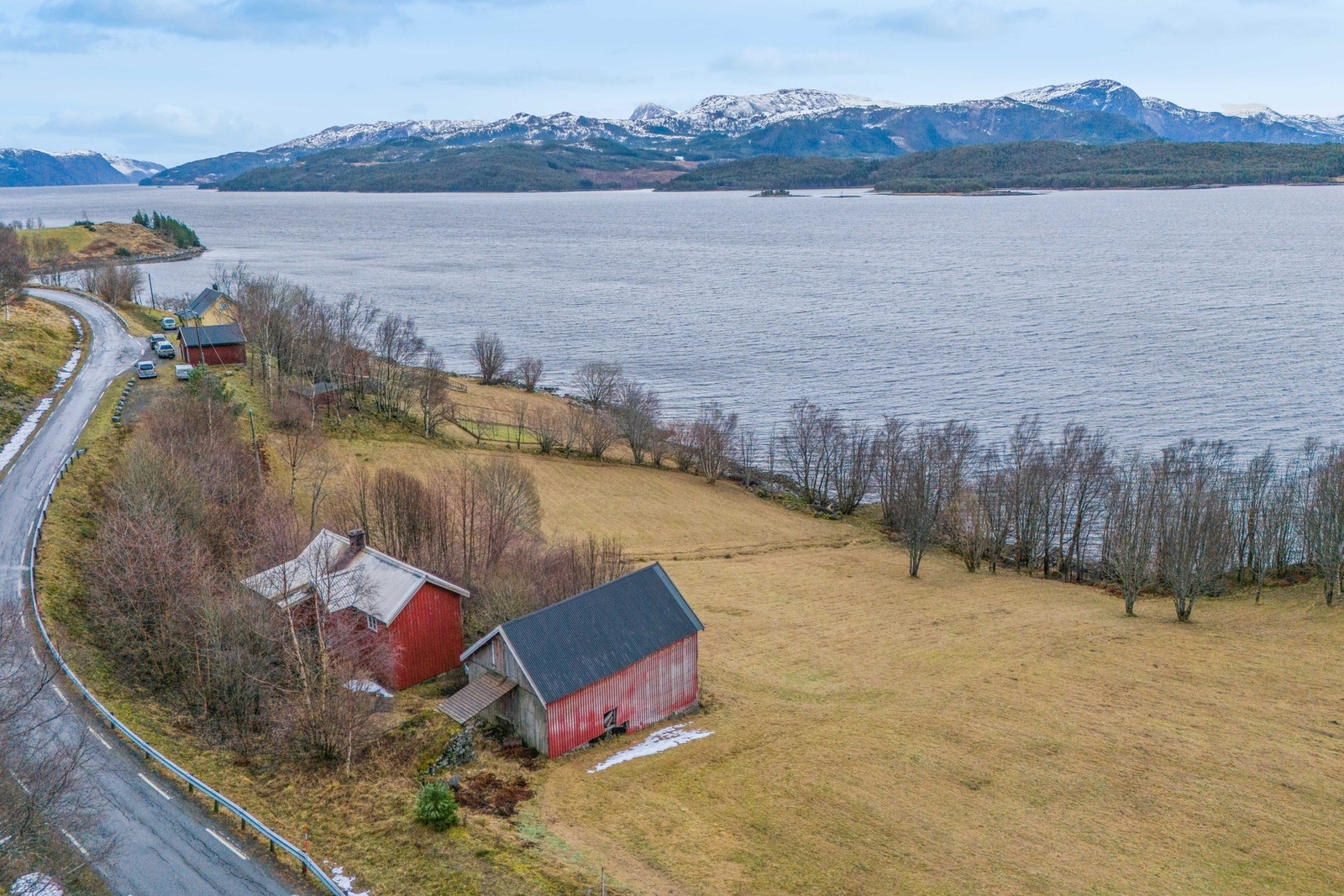 Det er to bygninger på eiendommen som anses som sanerings klar. Galleribilde