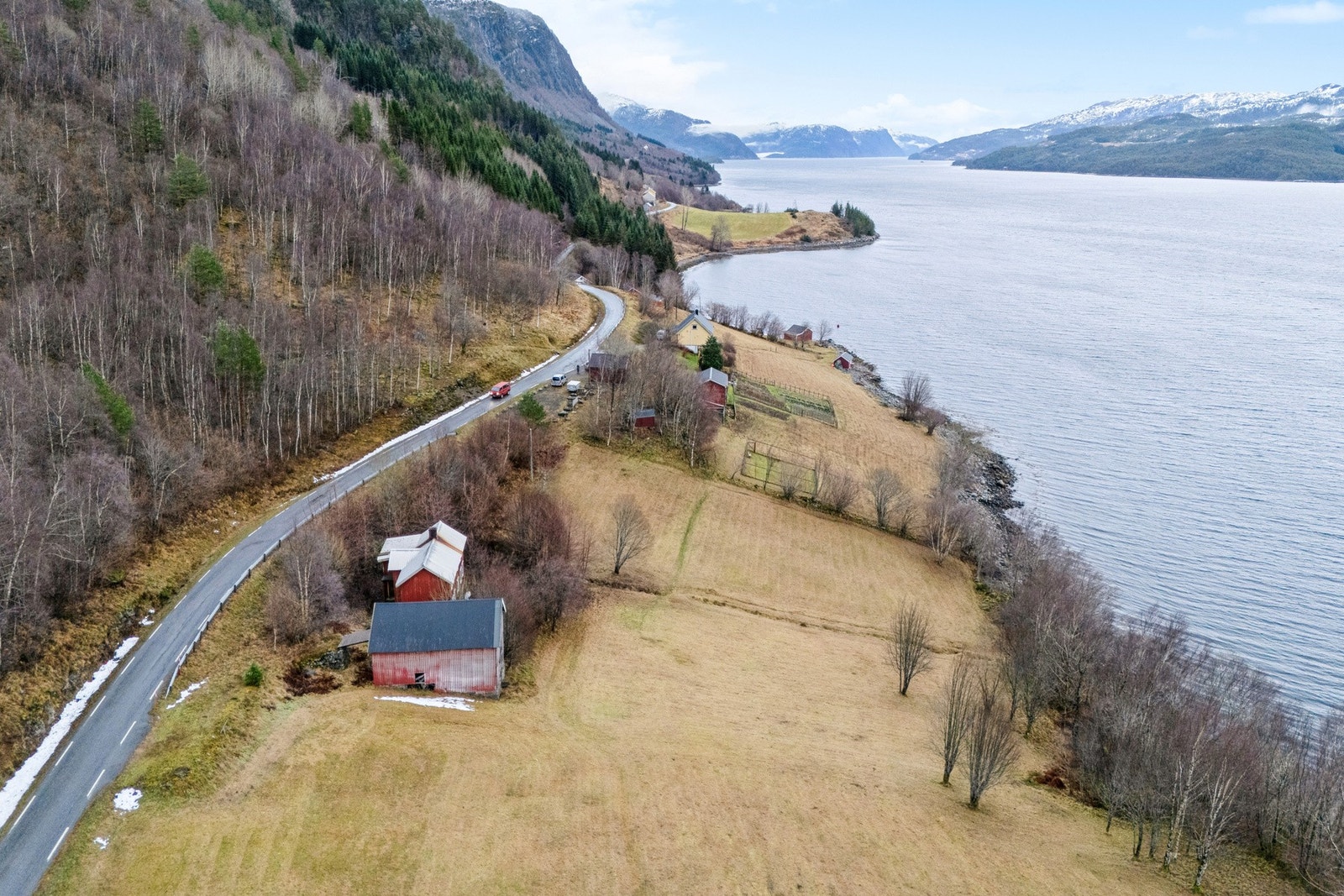 Fin sjønær eiendom. Galleribilde