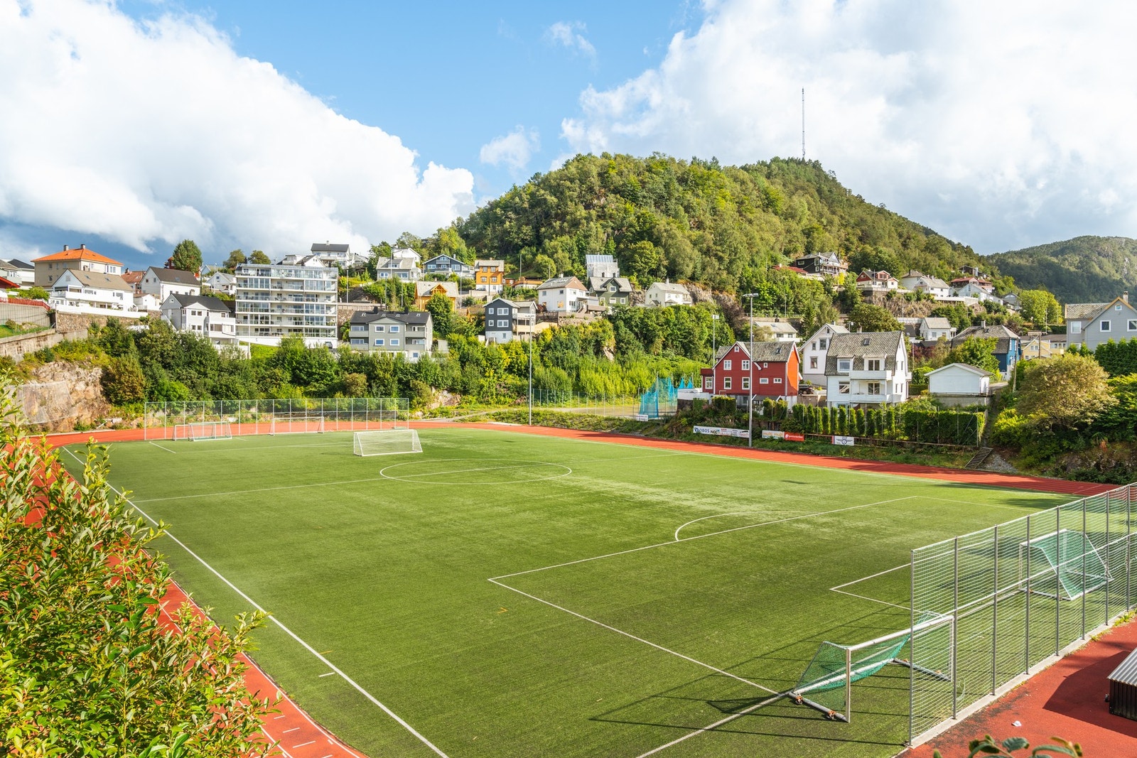 Kort vei til Nygårdsmyren idrettsplass. Galleribilde